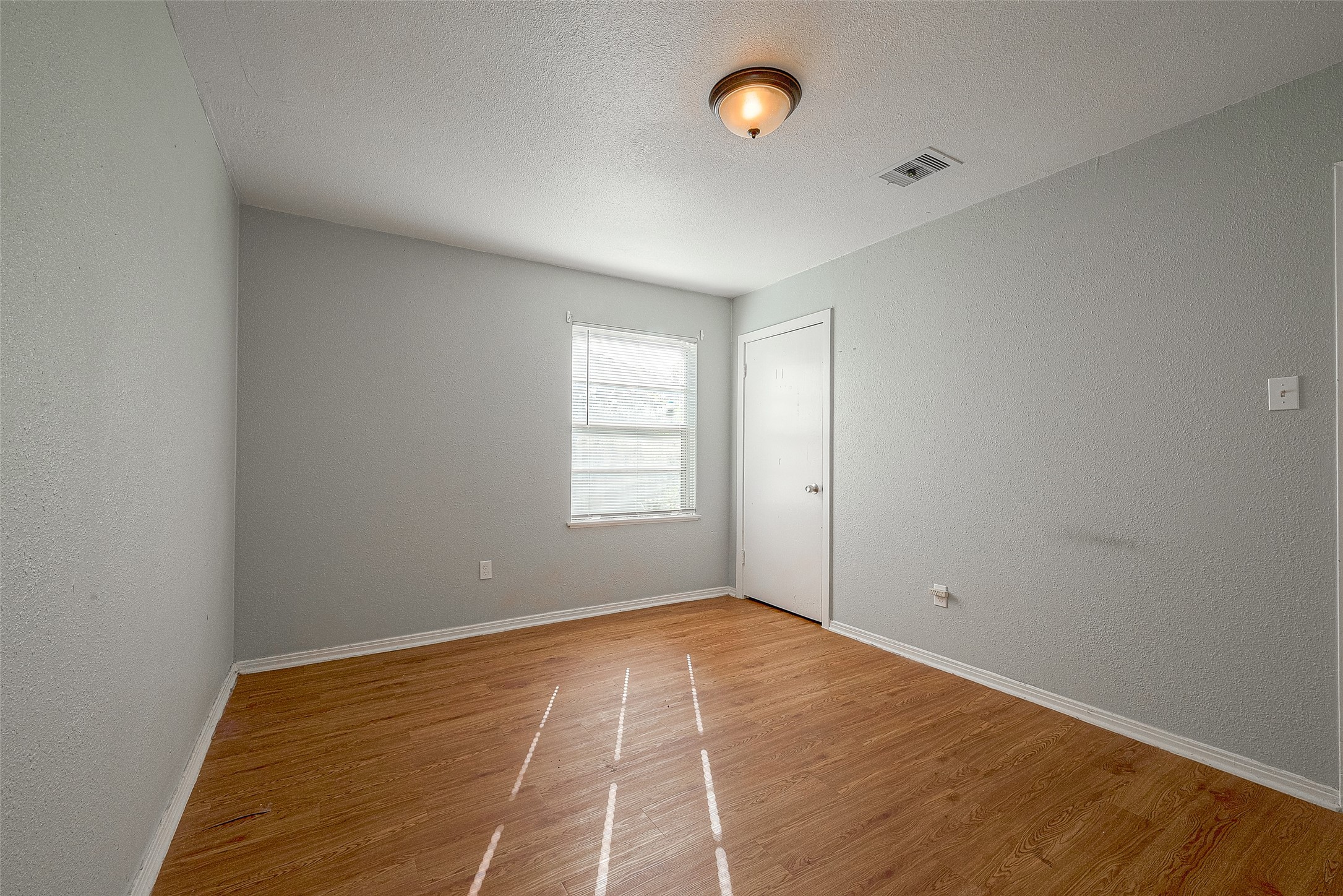 5619 Willow Glen Drive Property Photo 12
