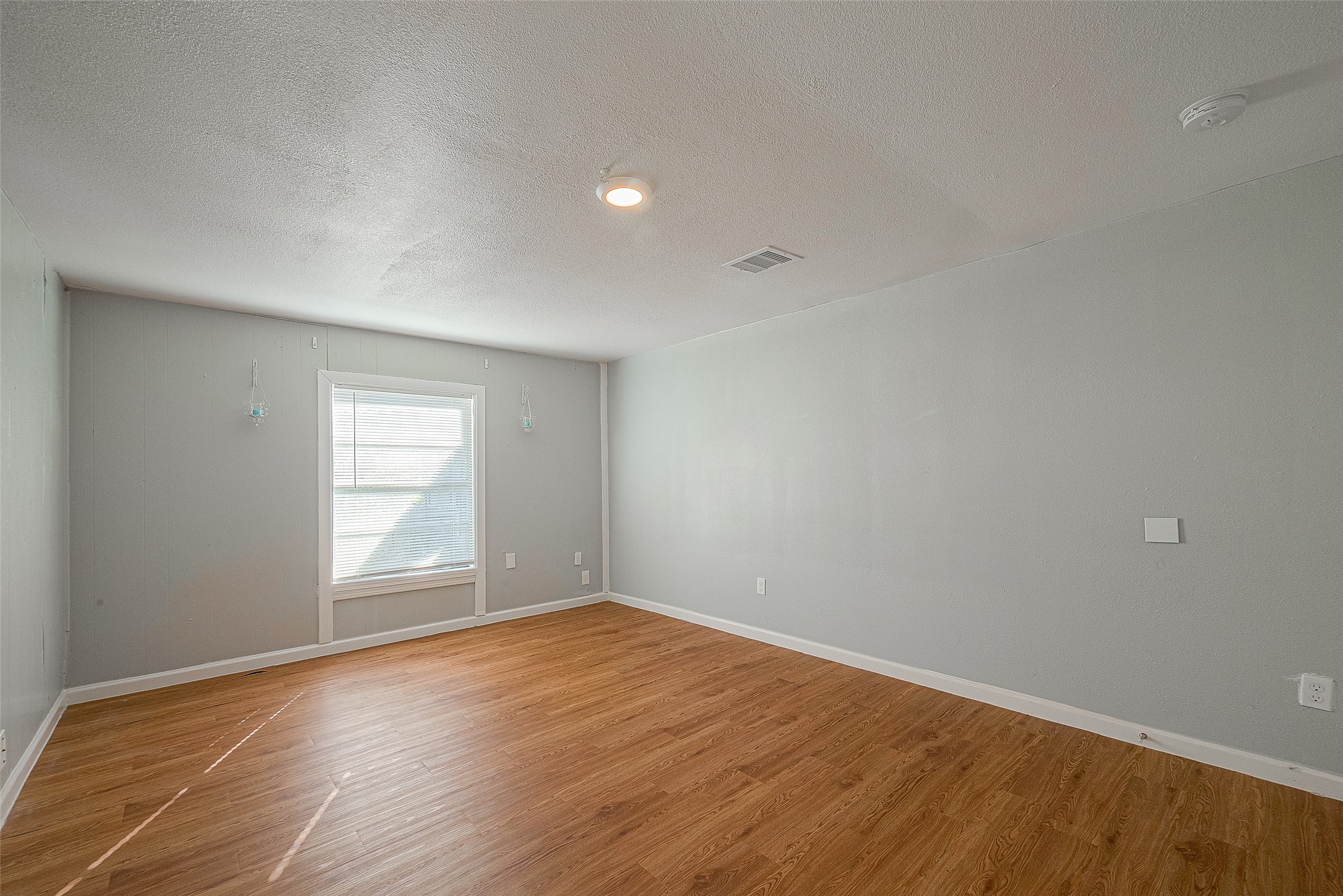 5619 Willow Glen Drive Property Photo 13