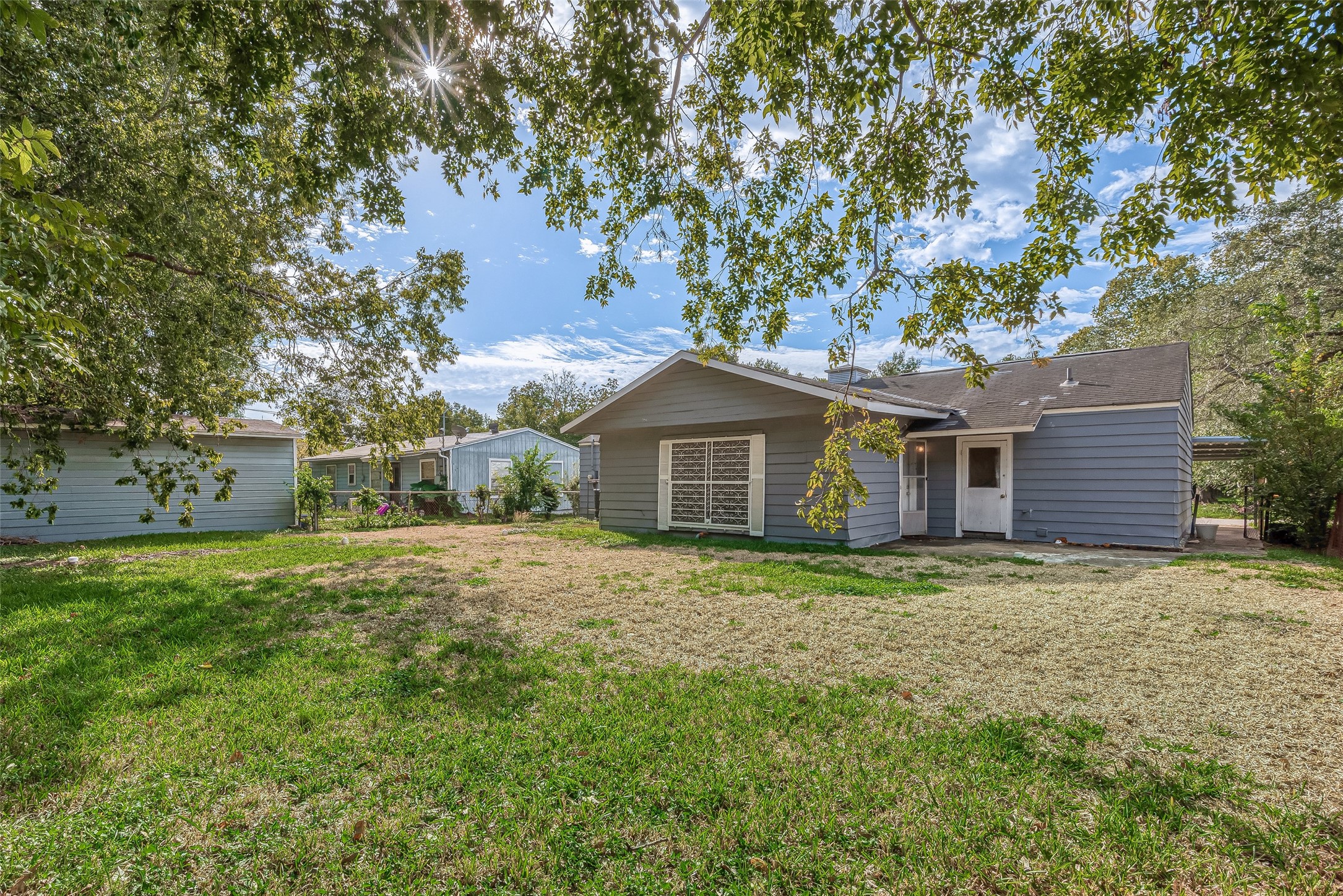 5619 Willow Glen Drive Property Photo 17