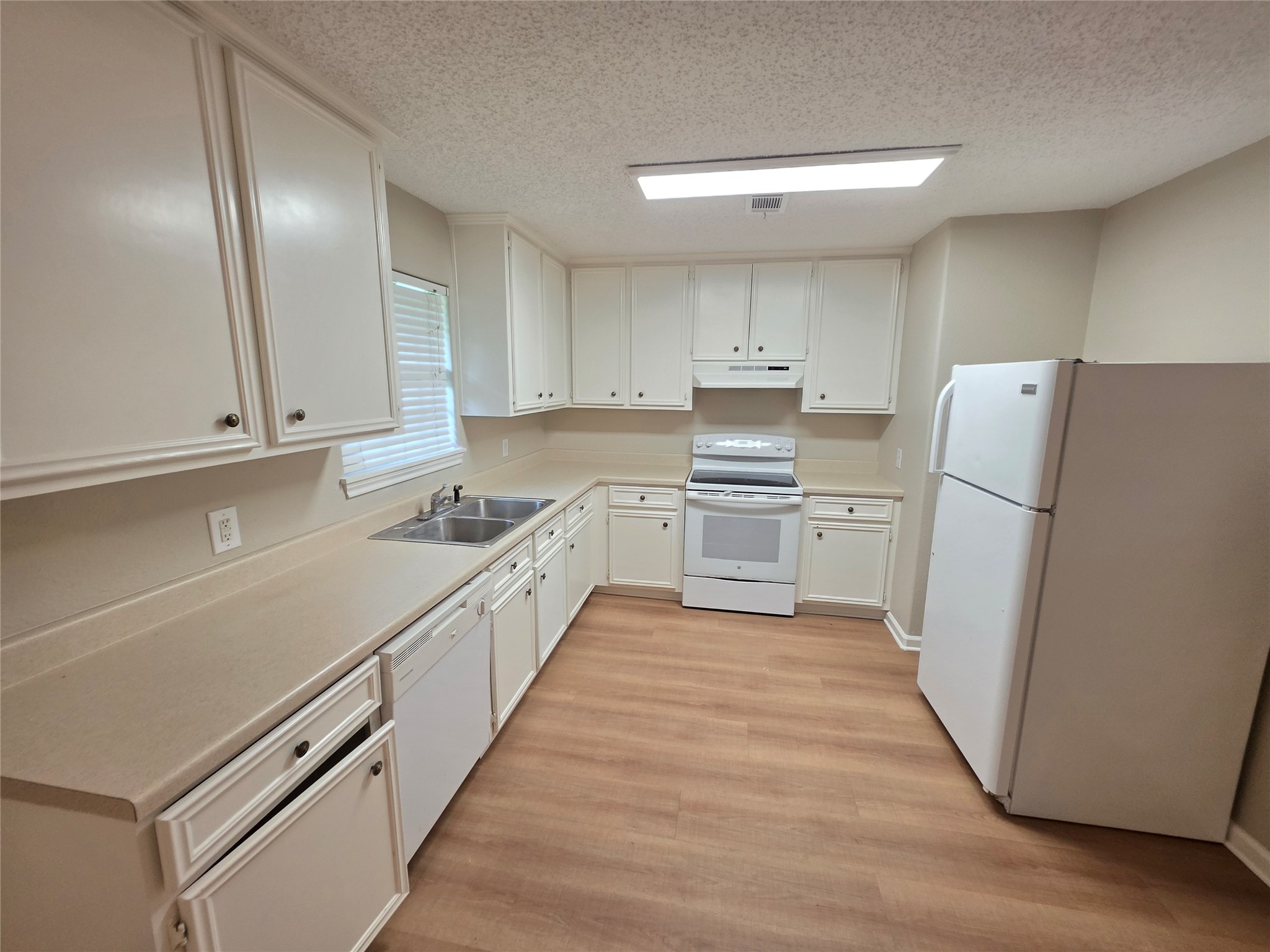 18891 Ferne Drive Property Photo 3