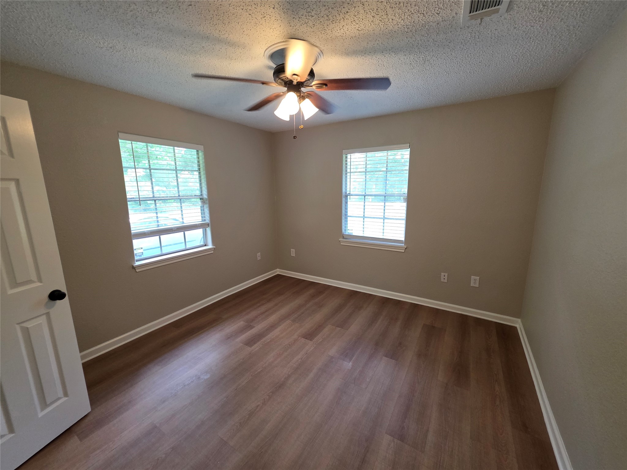18891 Ferne Drive Property Photo 5