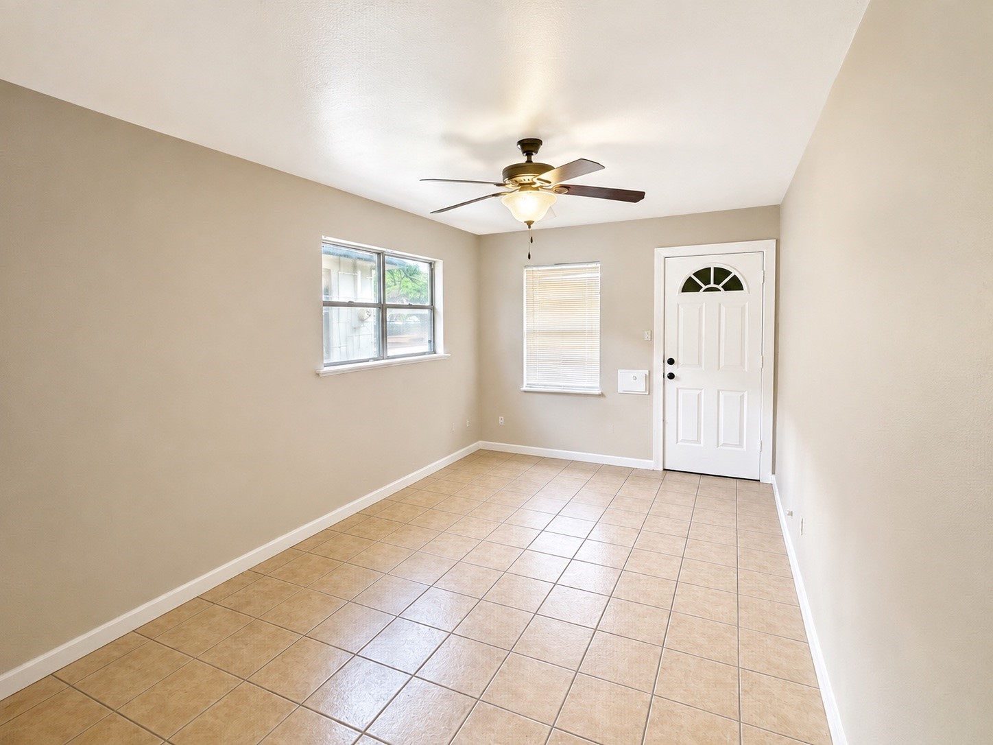 2401 Hadley Property Photo 3