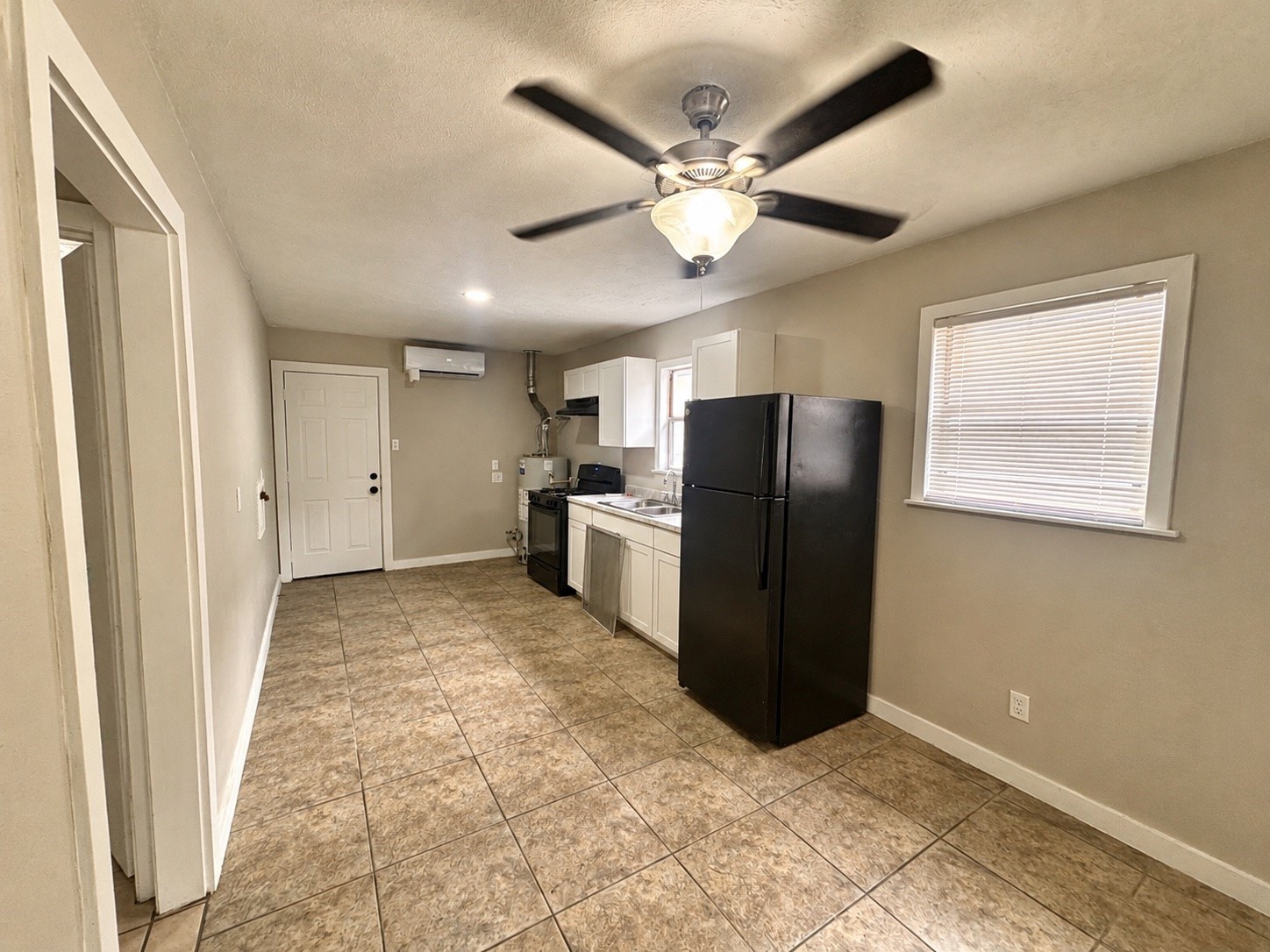 2401 Hadley Property Photo 4