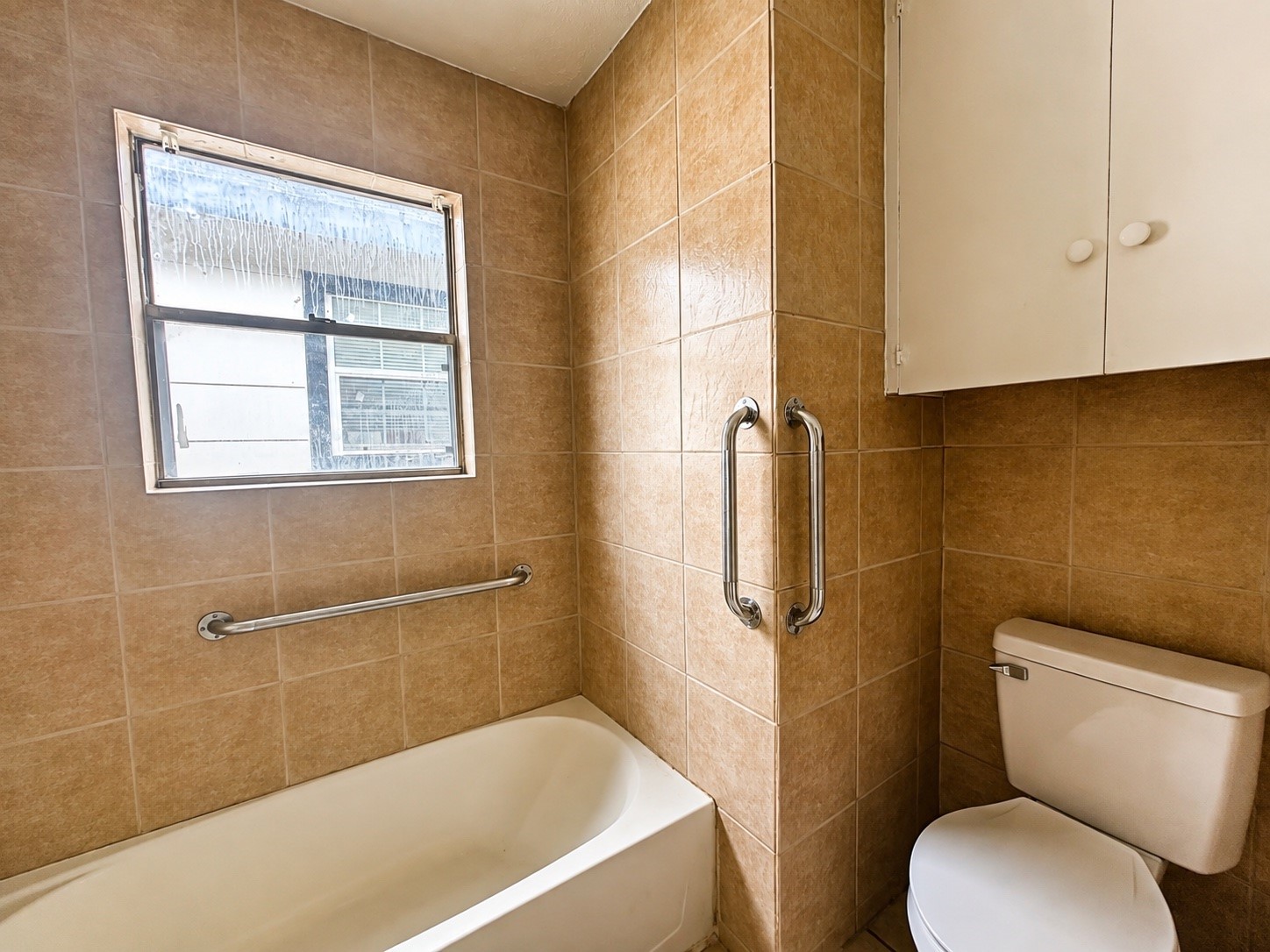 2401 Hadley Property Photo 7