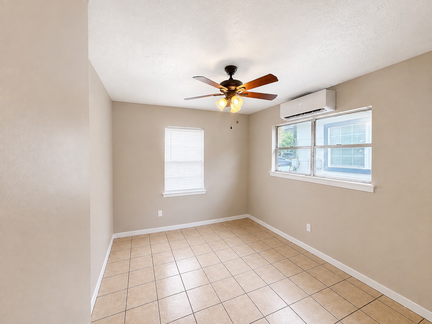 2401 Hadley Property Photo 9