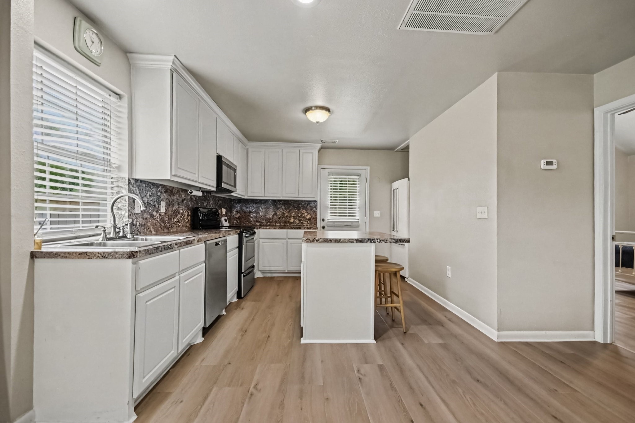 4412 Nicholini Street Property Photo 12
