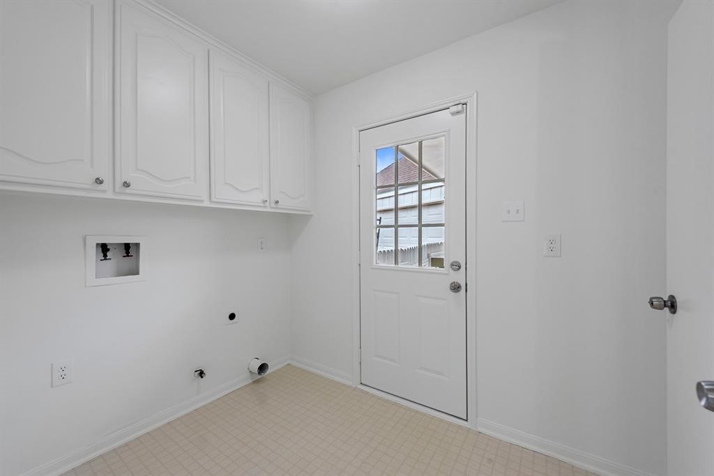 9718 Truscon Drive Property Photo 11