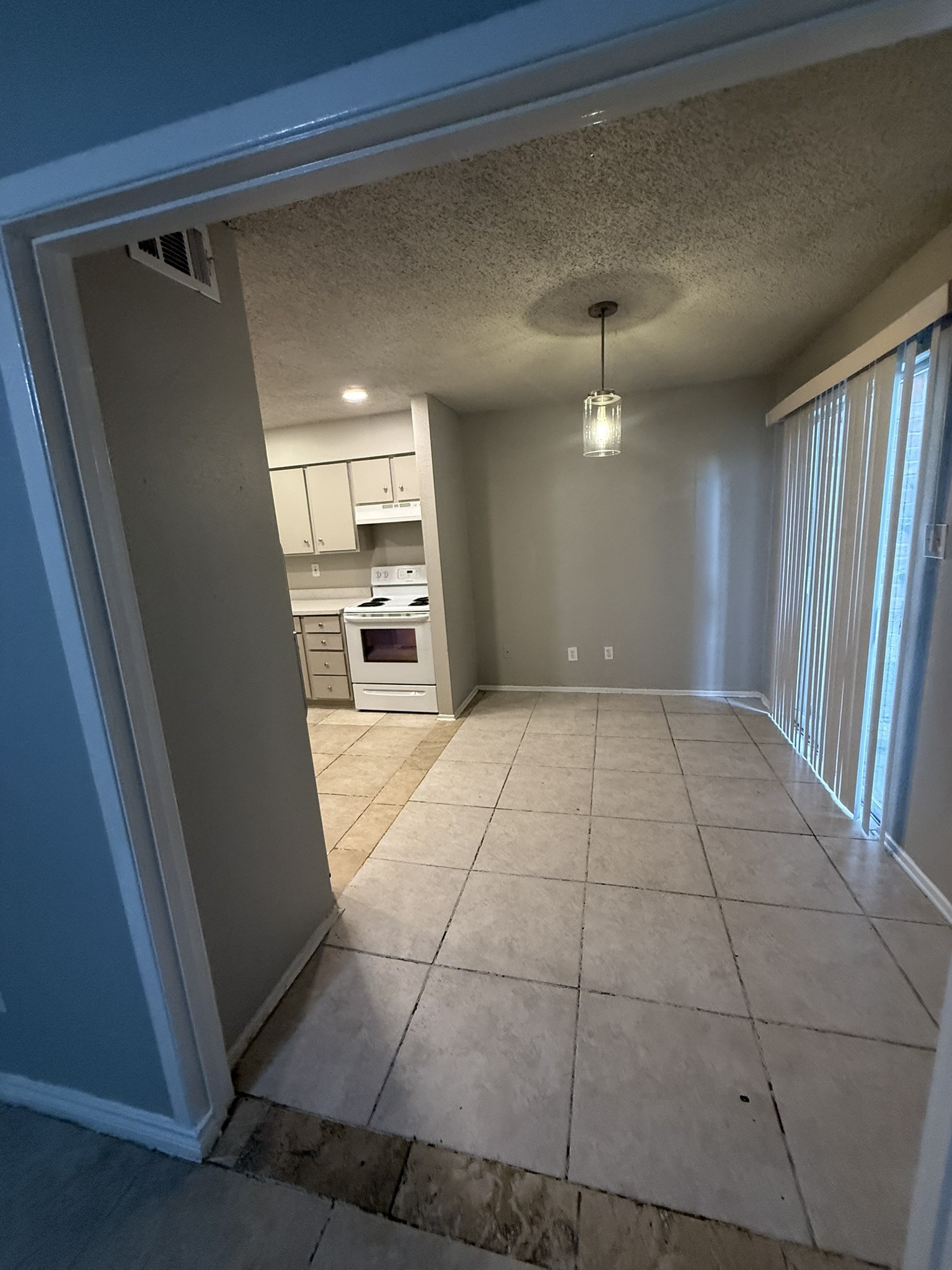 5329 Pinewilde Drive Property Photo 5