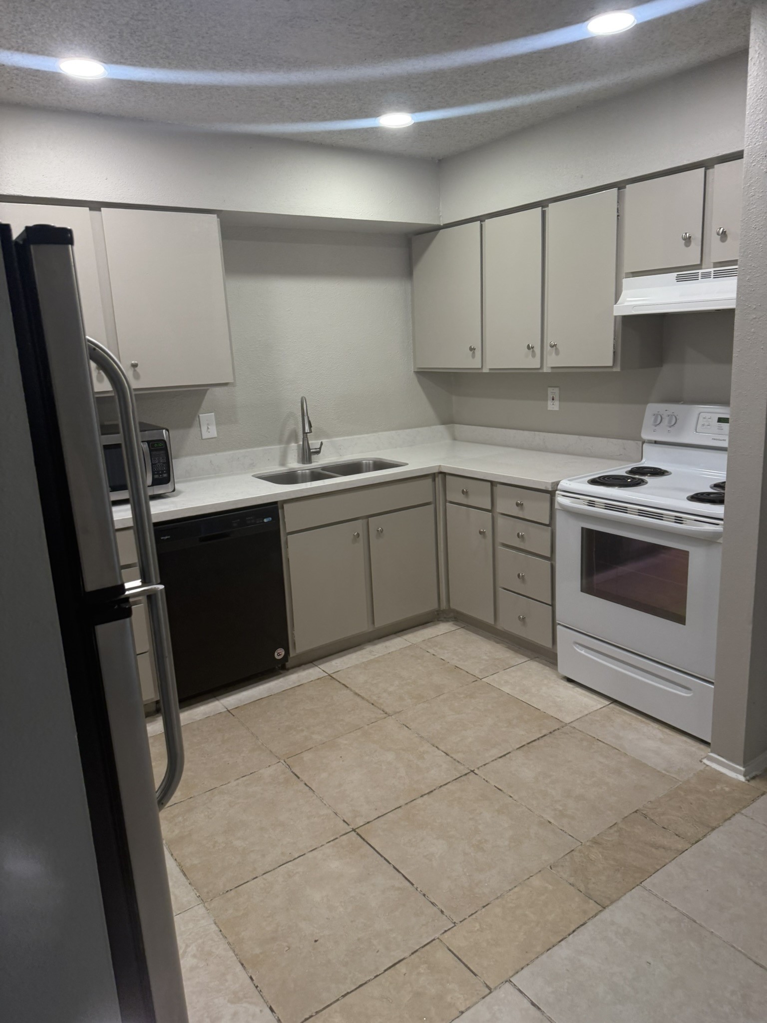 5329 Pinewilde Drive Property Photo 9