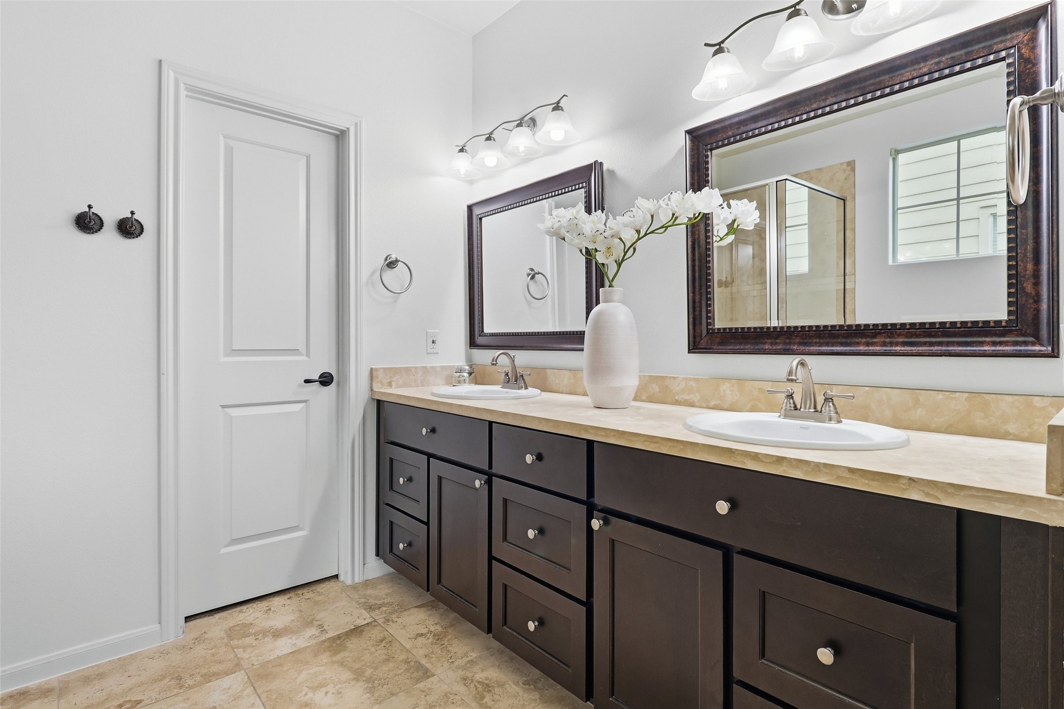 2411 Beall Street Property Photo 4