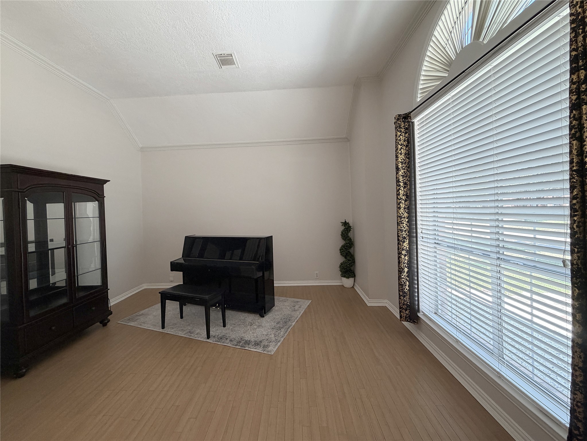 3822 Shady Harbor Drive Property Photo 6