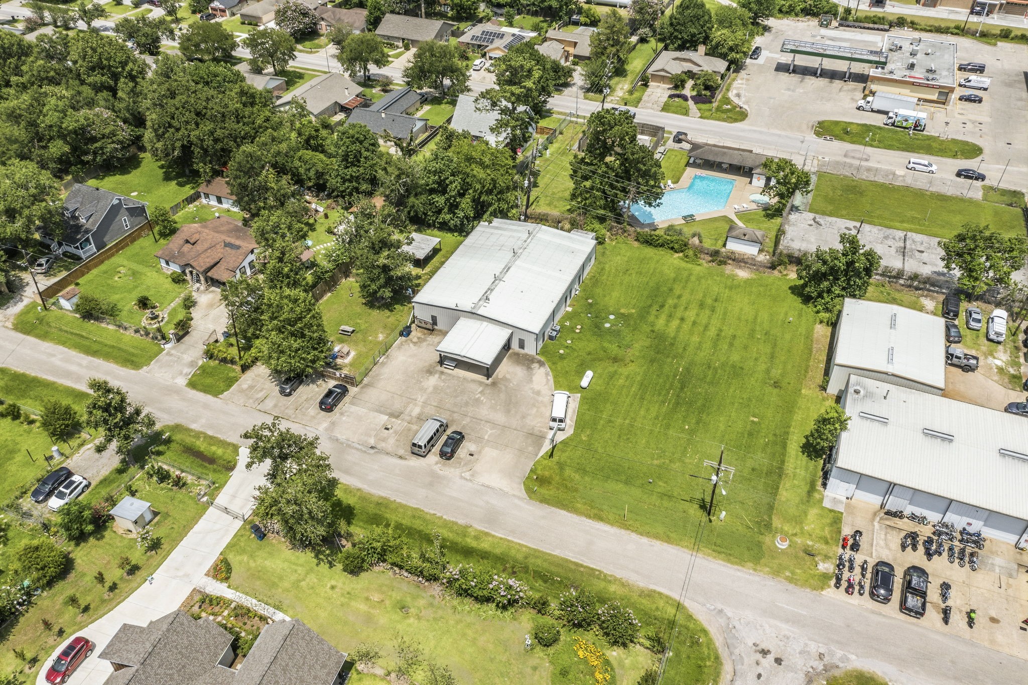 16737 Sprawling Oaks Drive Property Photo 1