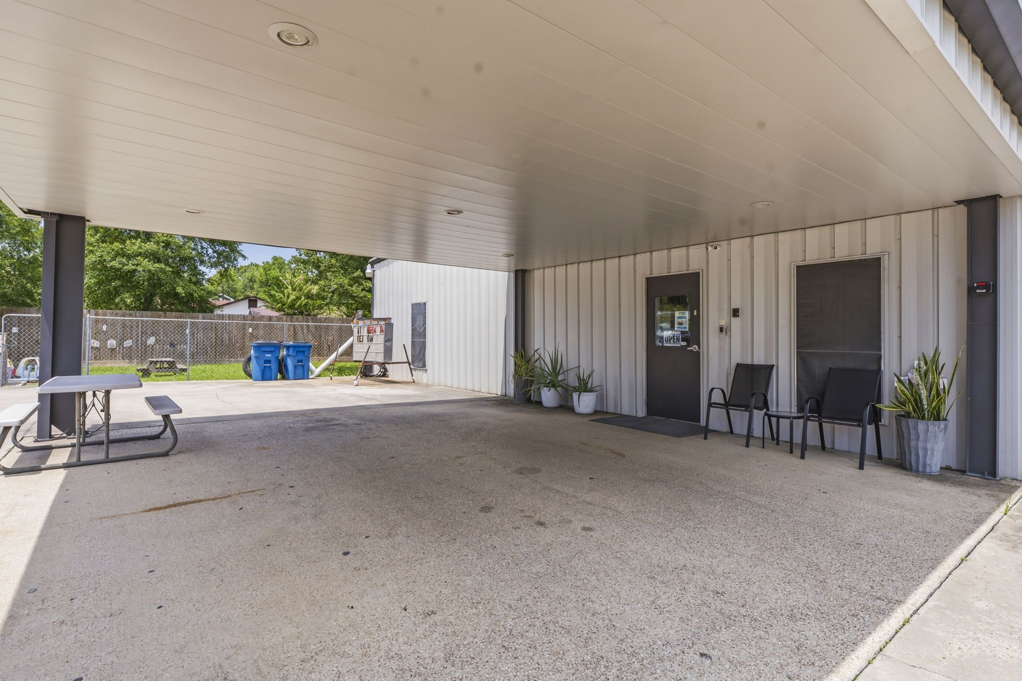 16737 Sprawling Oaks Drive Property Photo 5