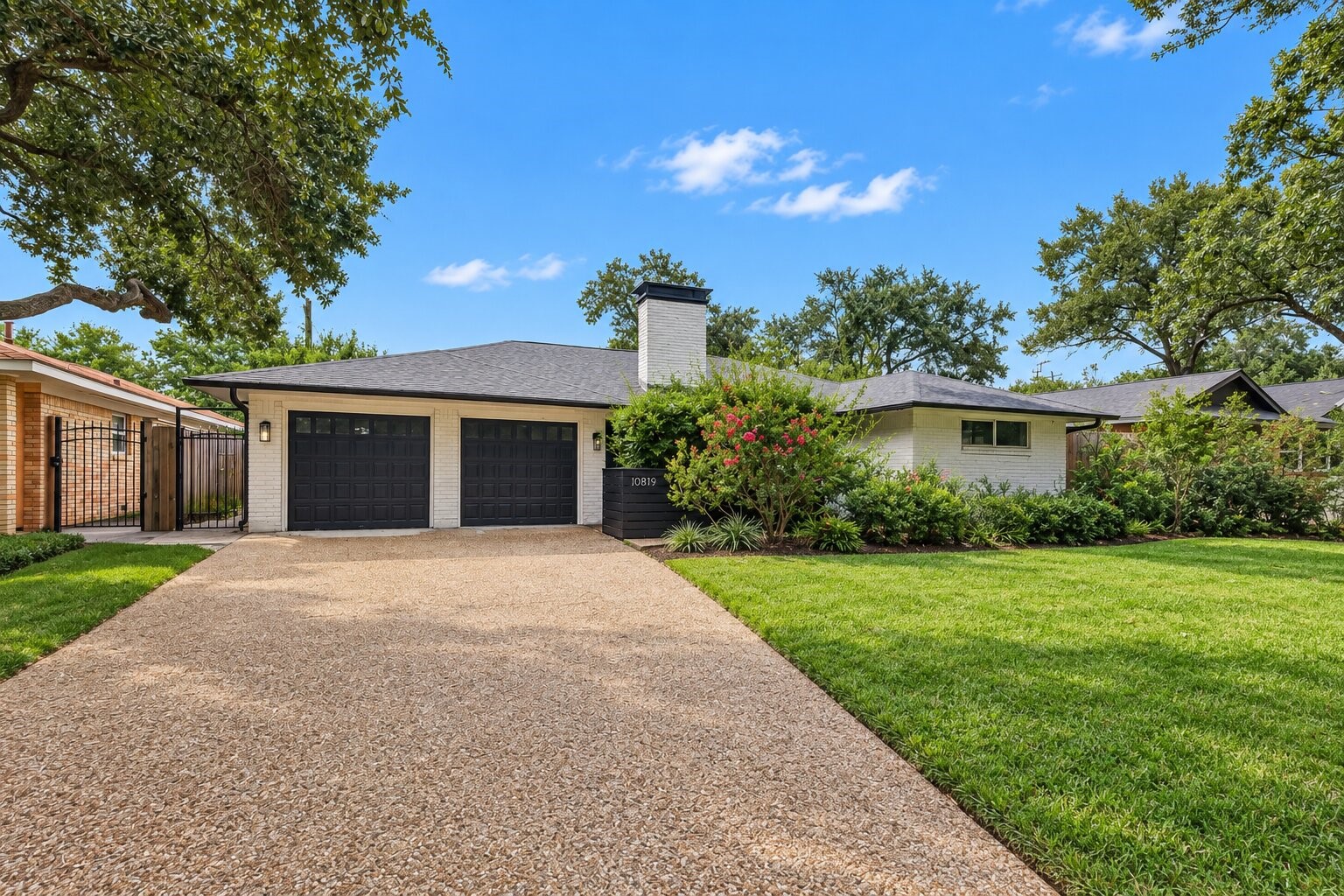 10819 Oasis Drive Property Photo 3