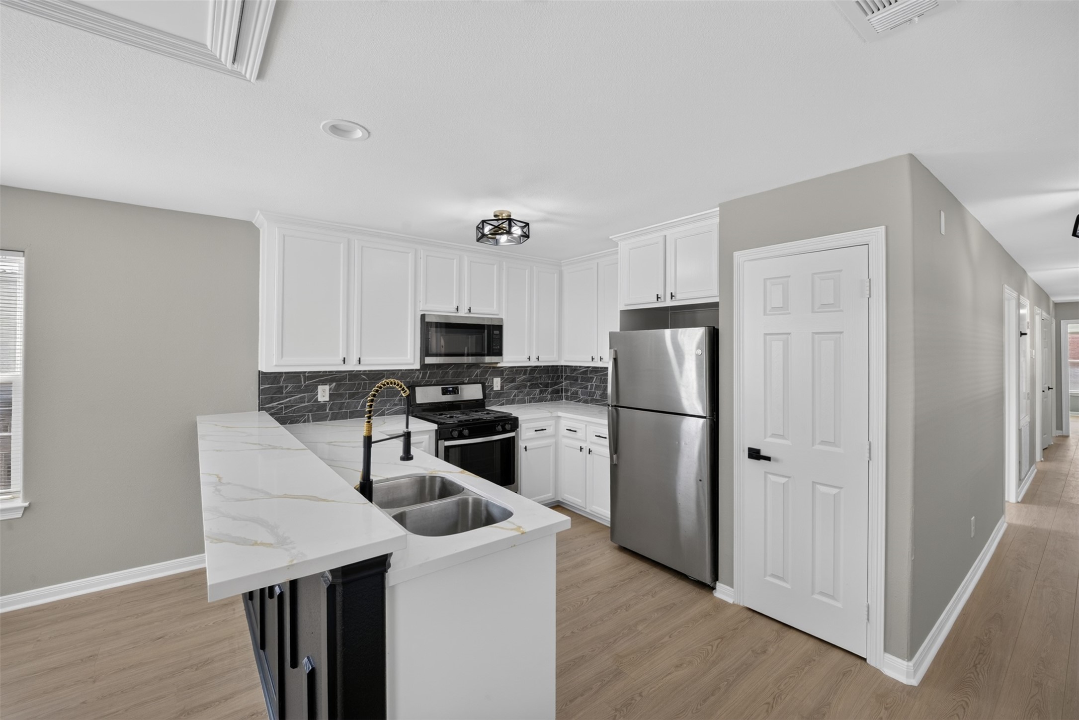 2917 Avenue M Property Photo 10