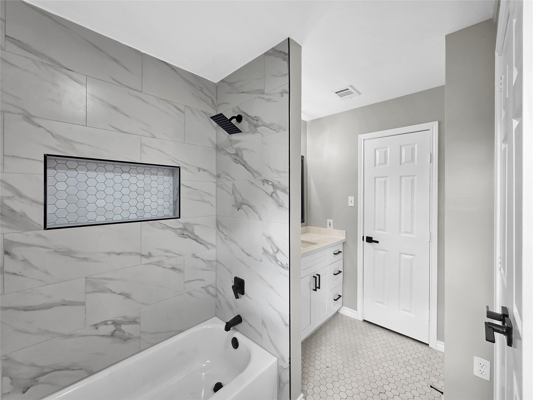 13595 Leaning Oaks Drive Property Photo 36