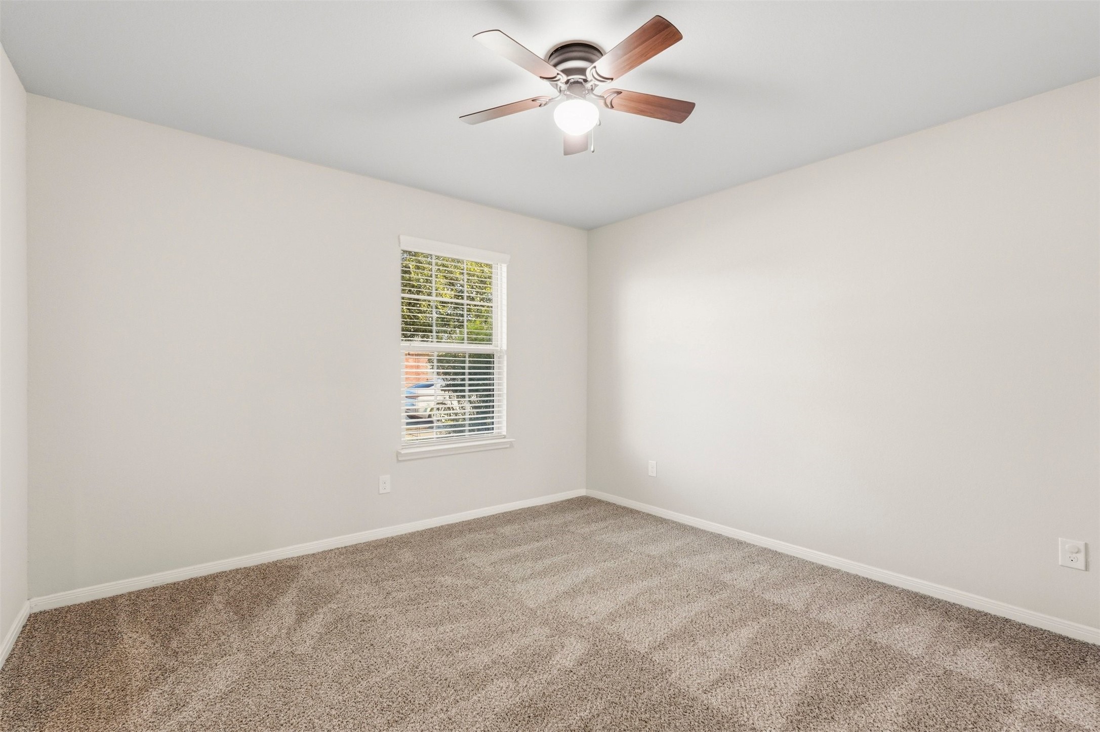 2202 Tannin Trace Property Photo 3