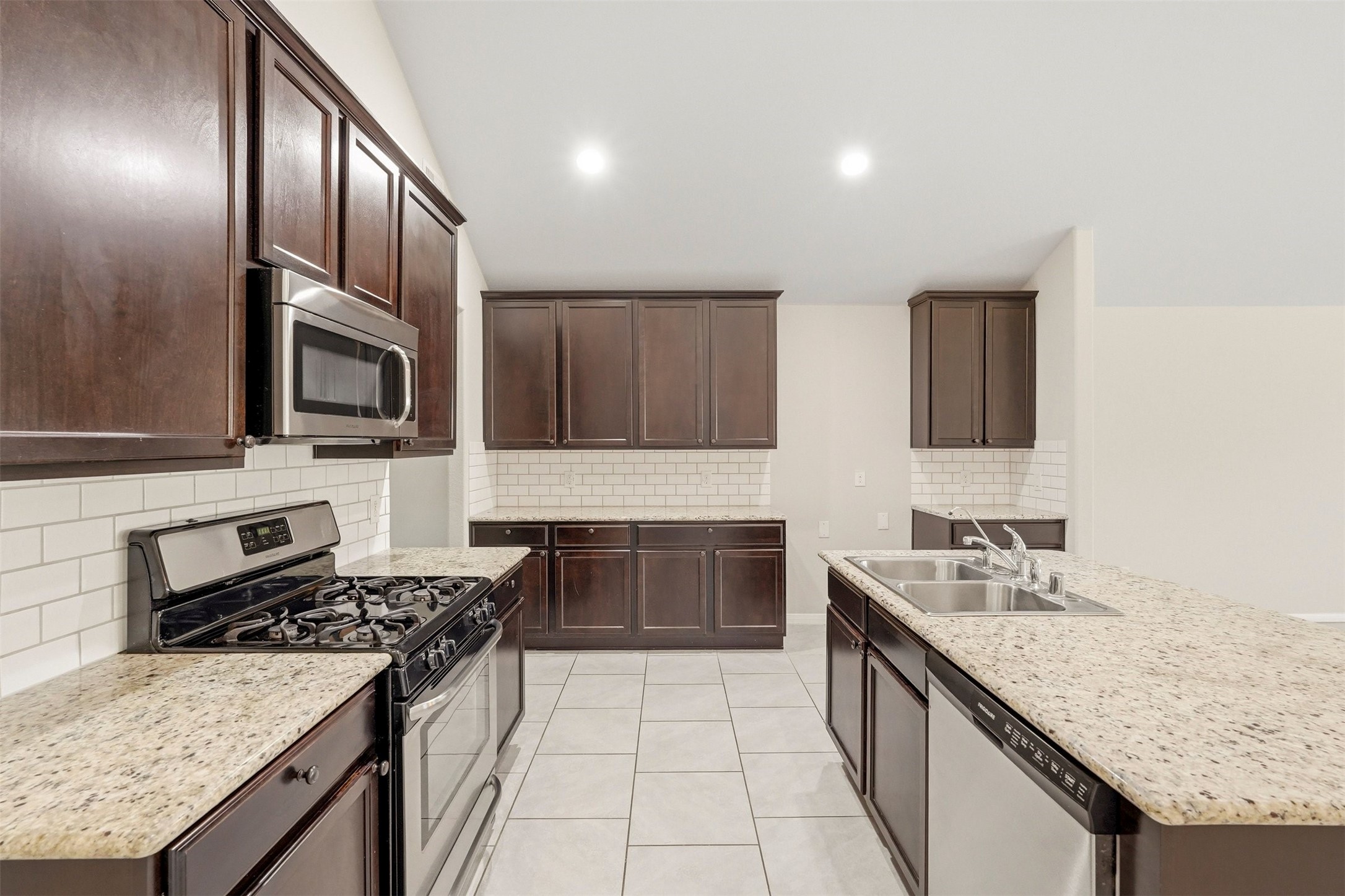 2202 Tannin Trace Property Photo 5