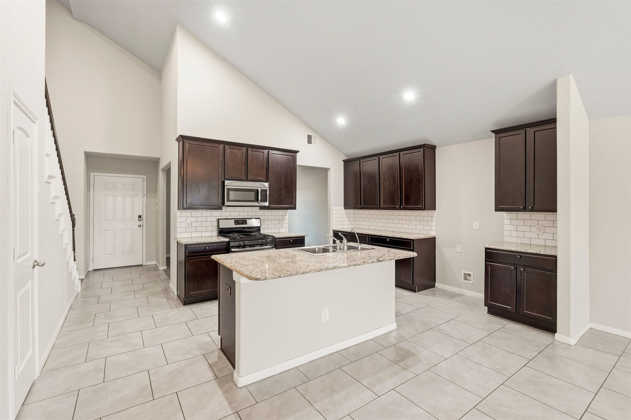 2202 Tannin Trace Property Photo 6