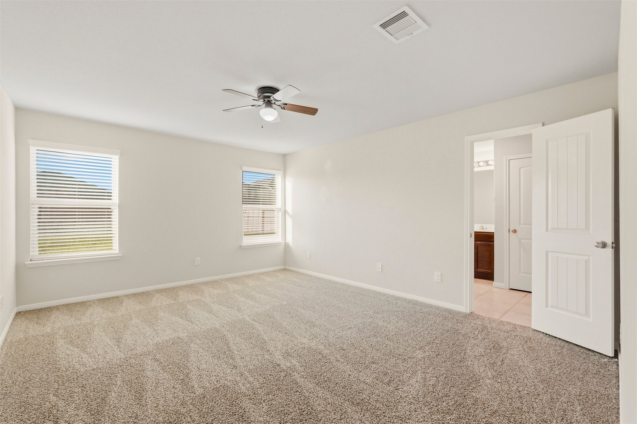 2202 Tannin Trace Property Photo 12