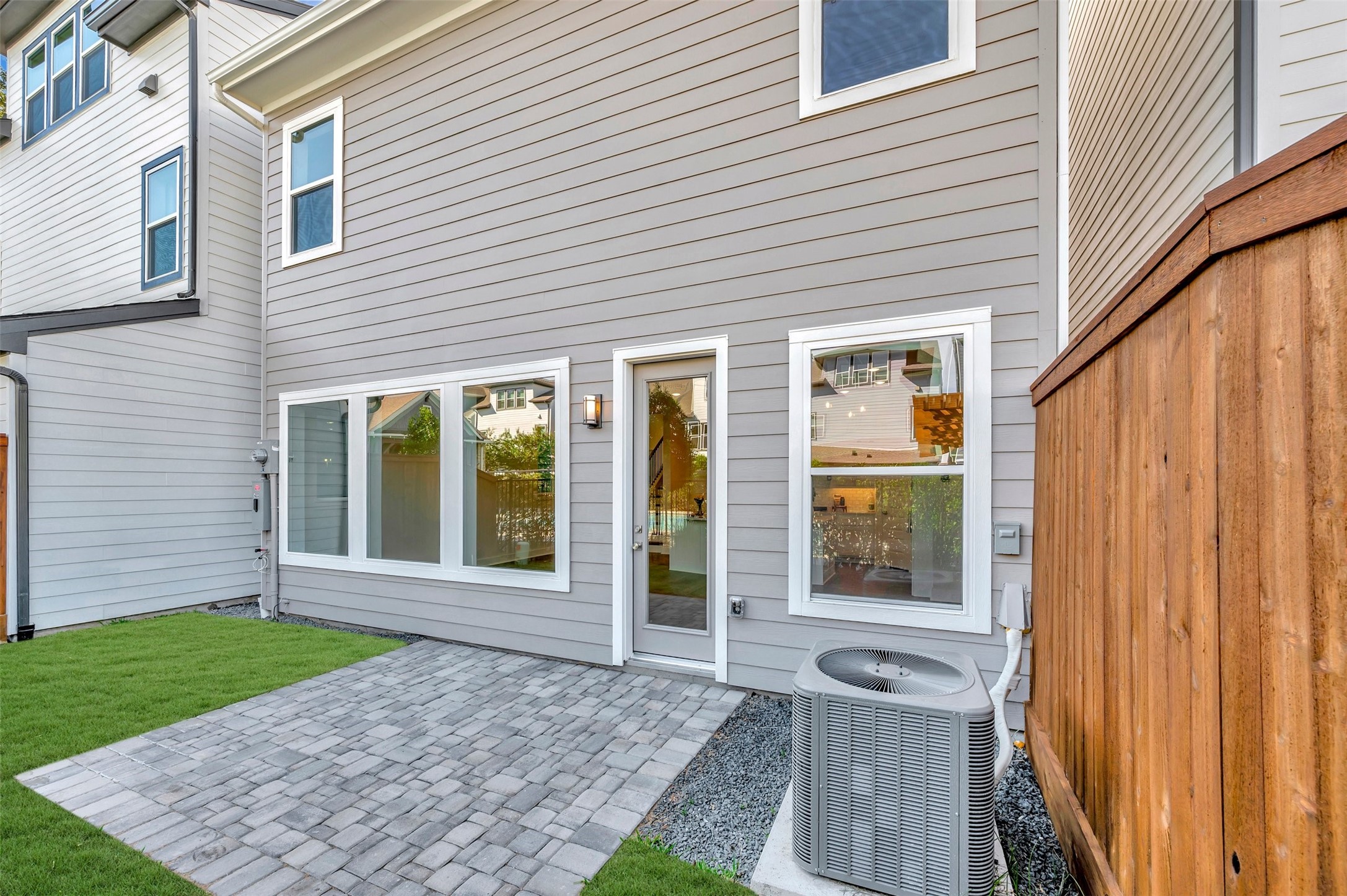 16018 Hayes Park Drive Property Photo 8