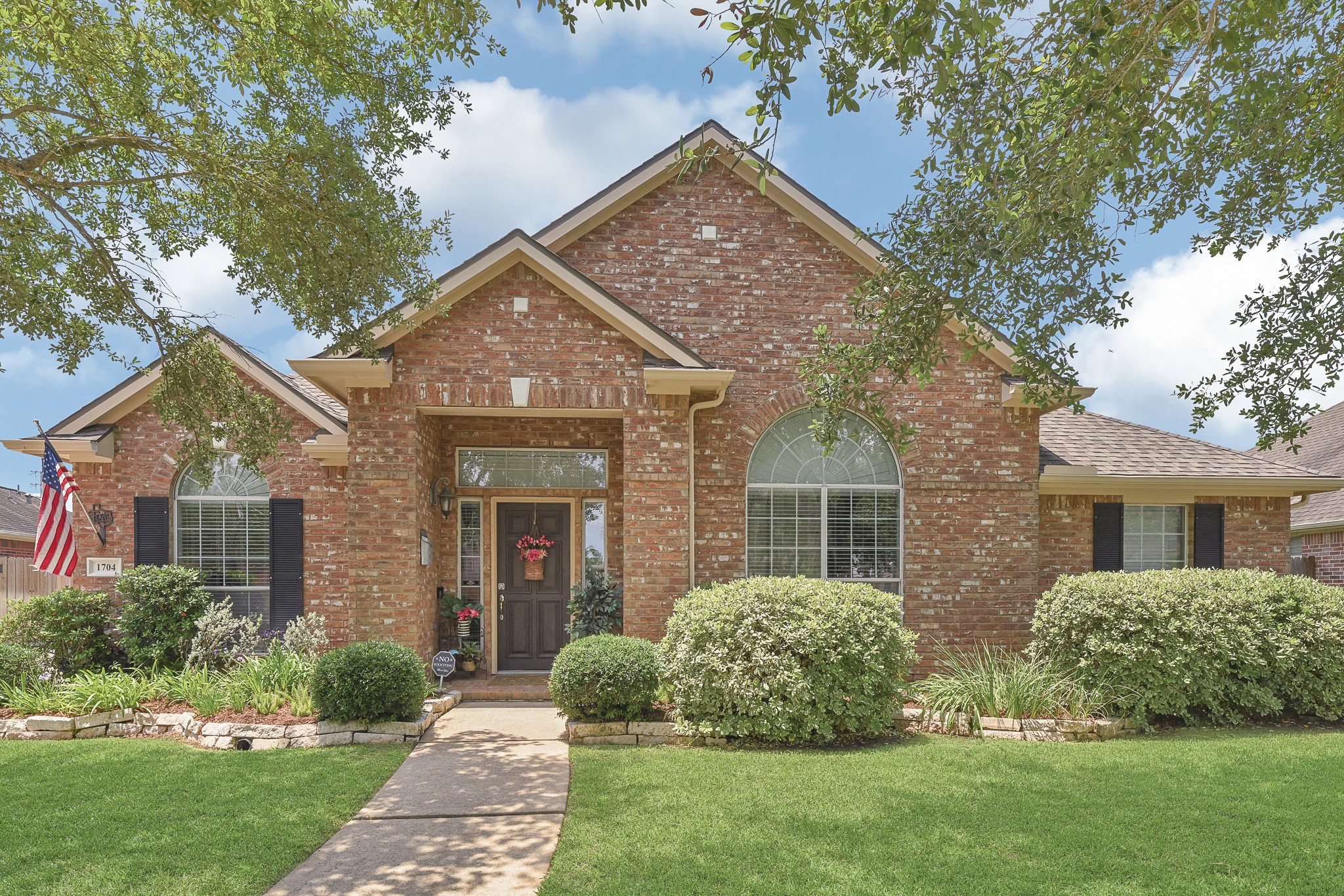 1704 Spring Glen Property Photo 1