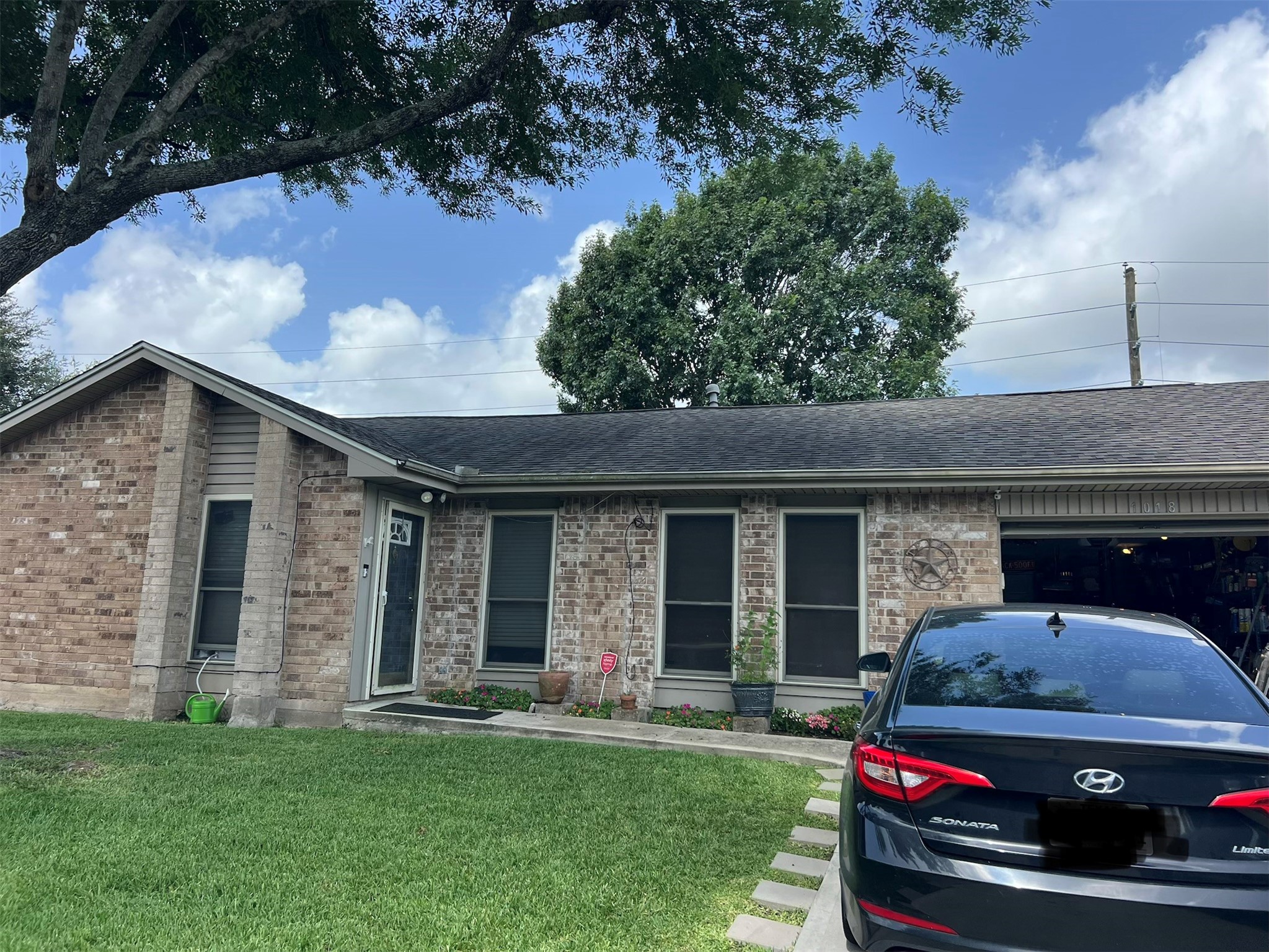 1018 W Brompton Drive Property Photo 1