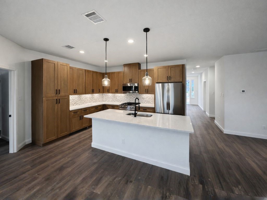 25724 John Wayne Road Property Photo 2