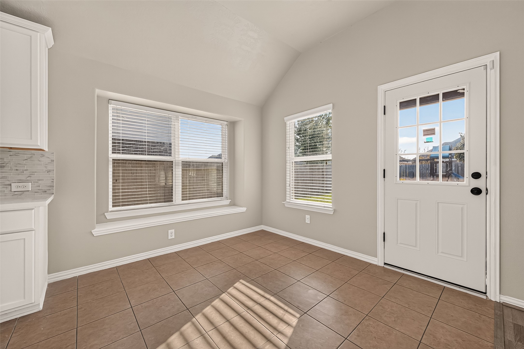 18115 Garnet Red Road Property Photo 8