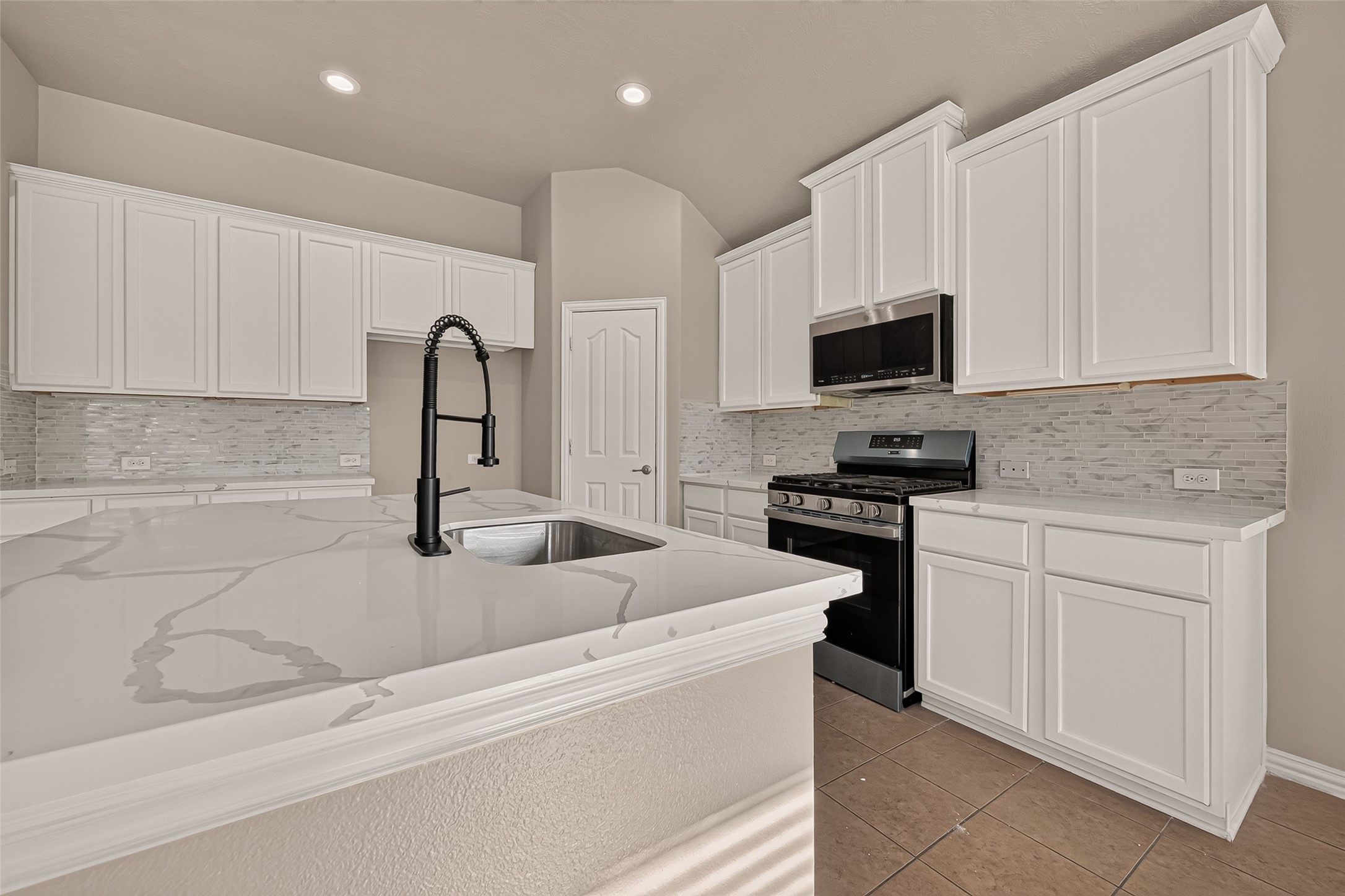 18115 Garnet Red Road Property Photo 12