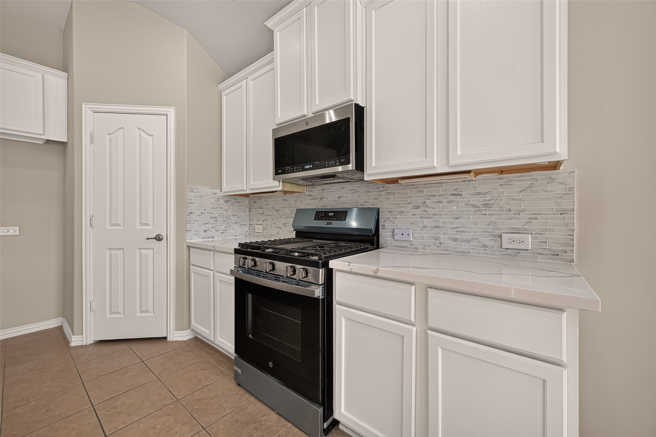 18115 Garnet Red Road Property Photo 13