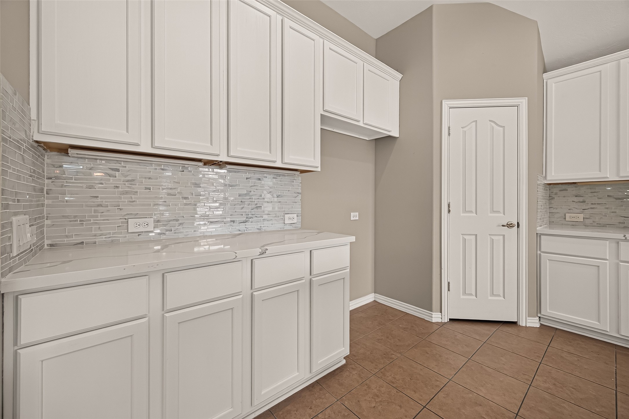 18115 Garnet Red Road Property Photo 16