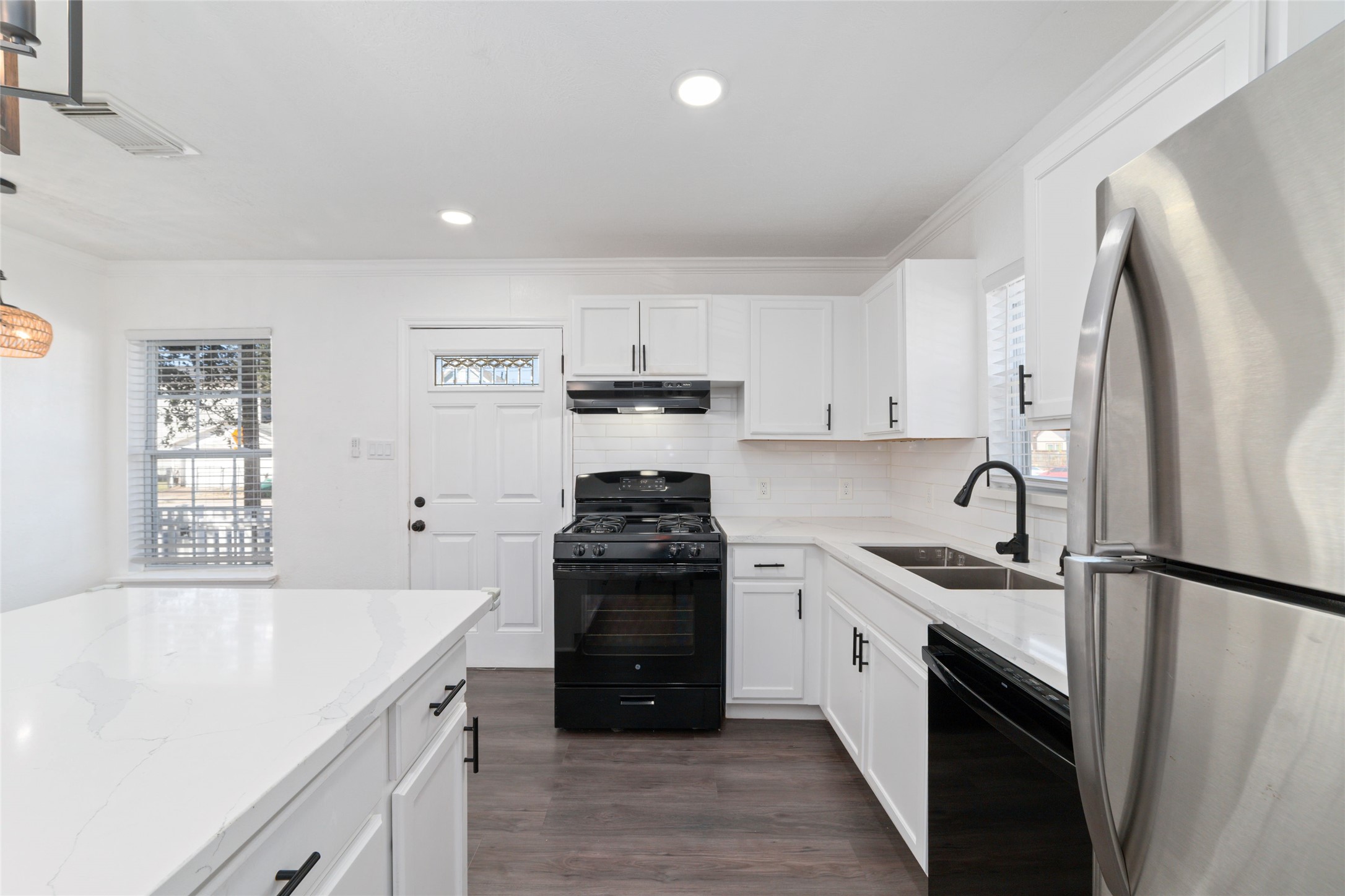 802 E 33rd Street Property Photo 4