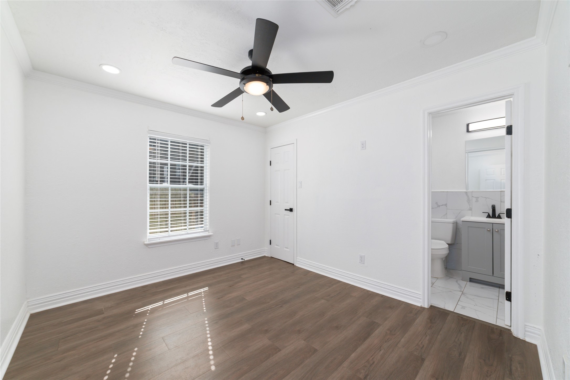 802 E 33rd Street Property Photo 5