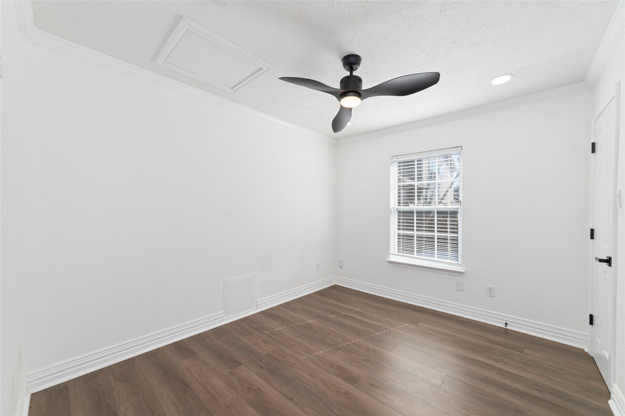 802 E 33rd Street Property Photo 8