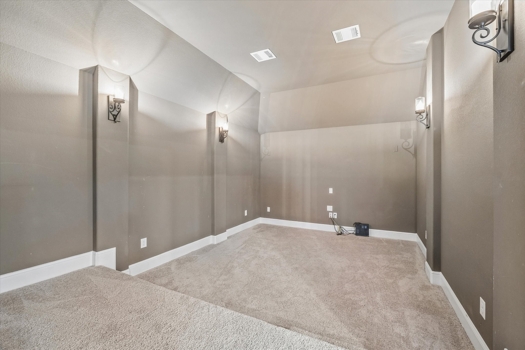 2940 Payson Street Property Photo 4