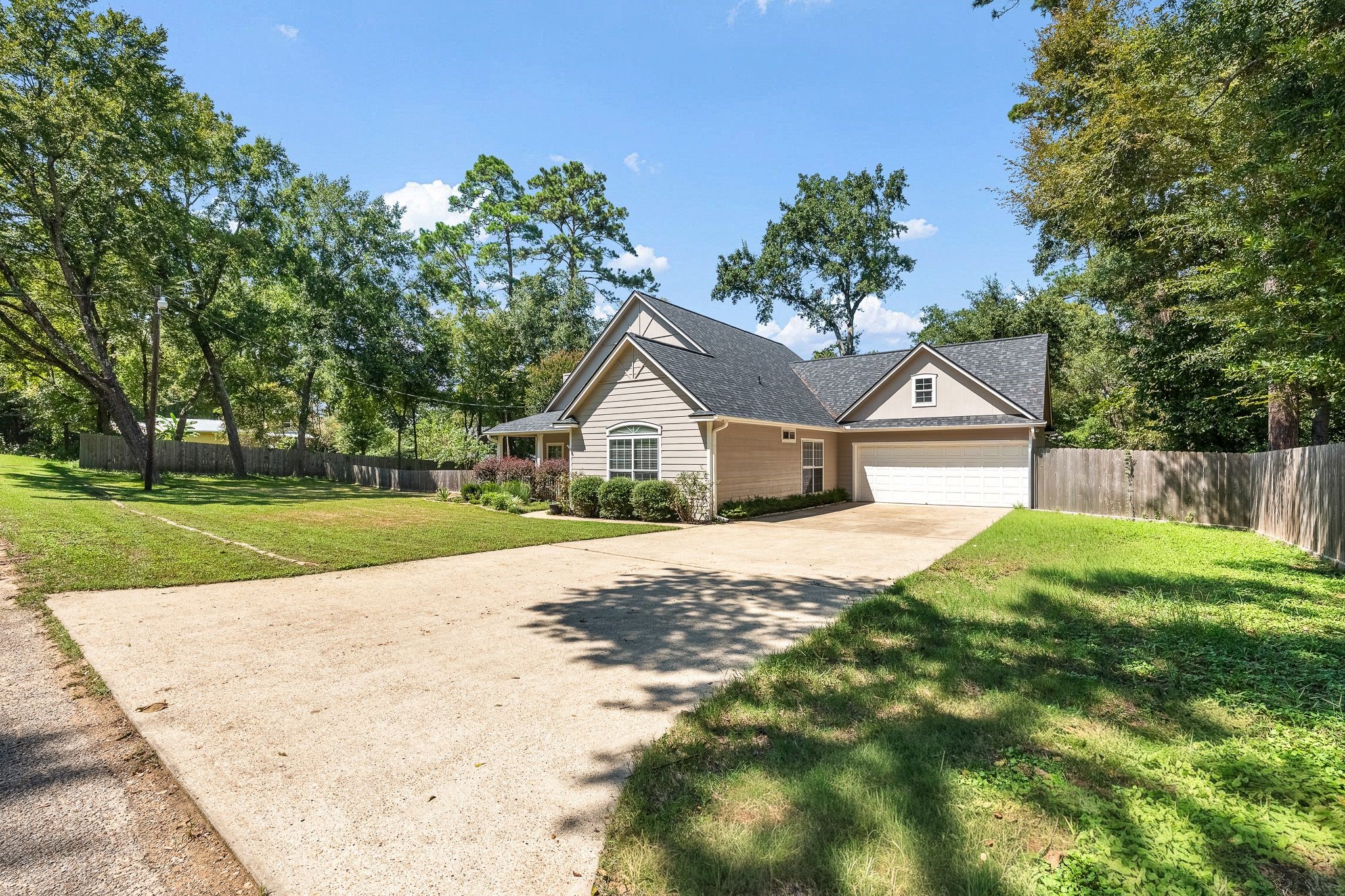 14444 Hill Drive Property Photo 4