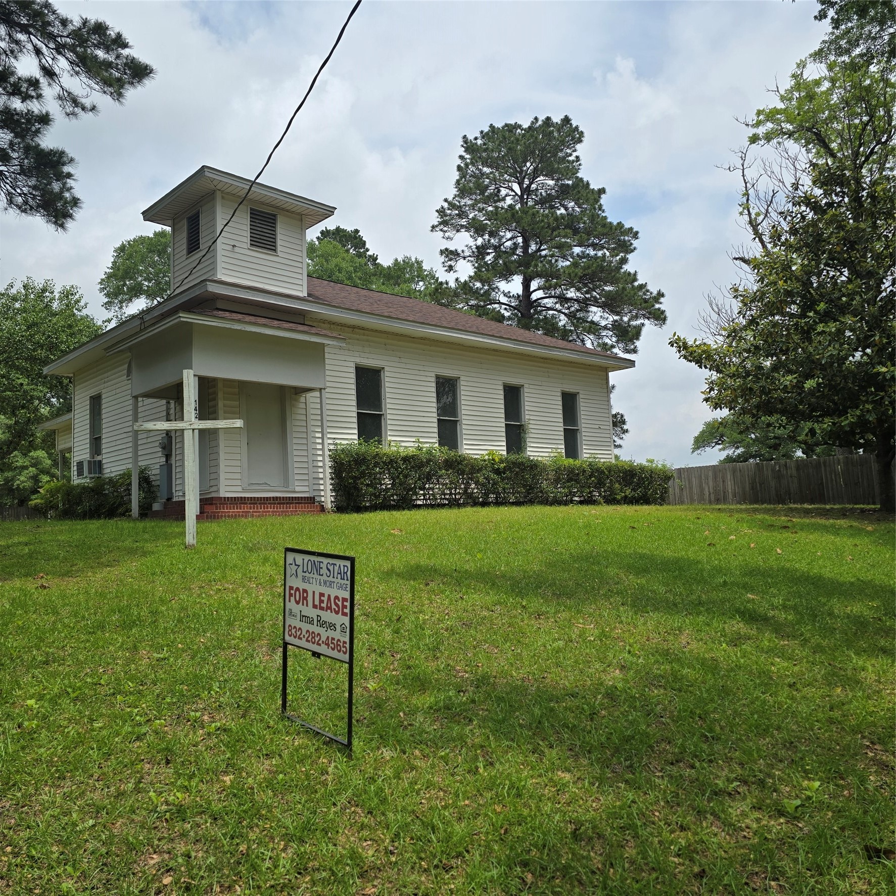 142 Rowe Ln Property Photo 1