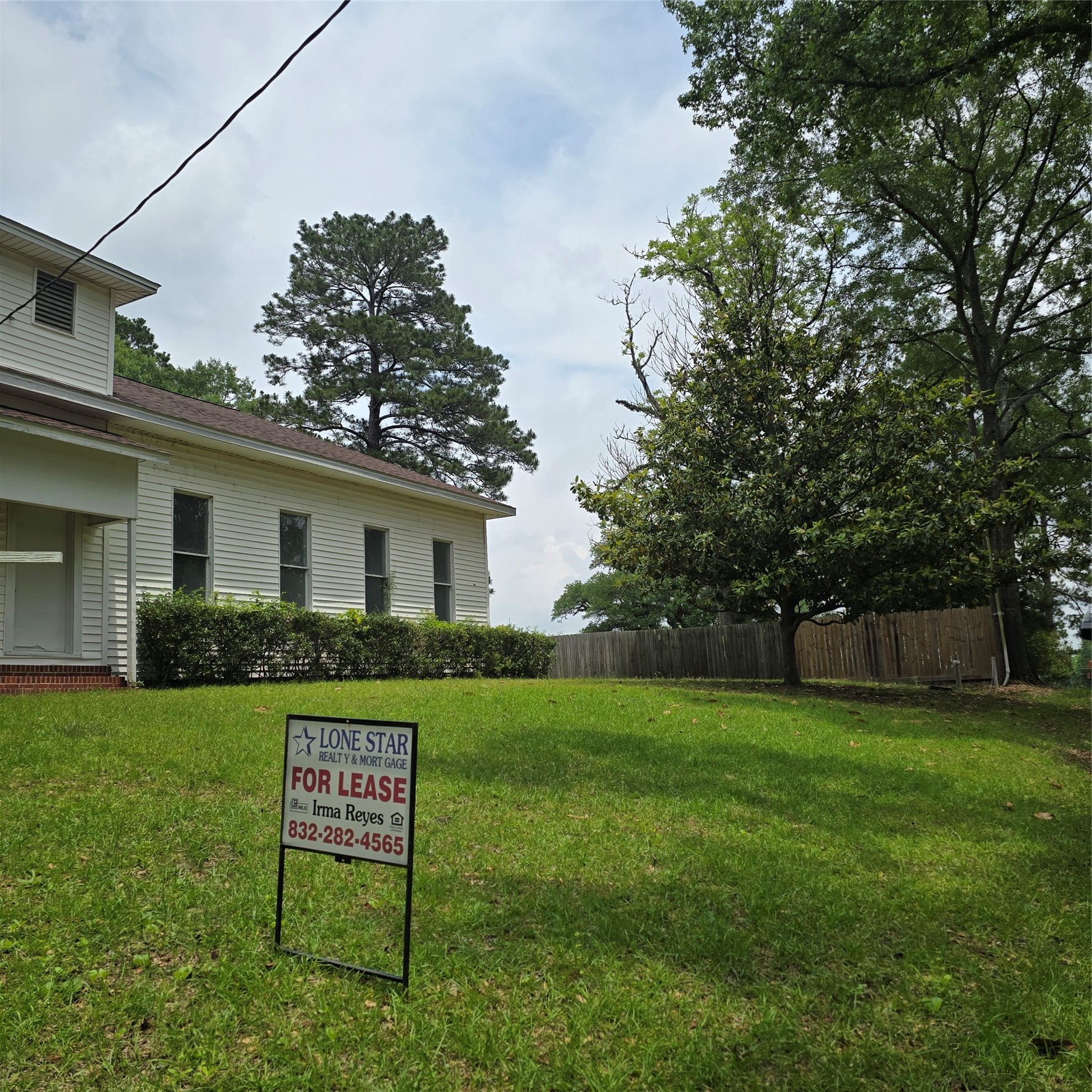142 Rowe Ln Property Photo 2