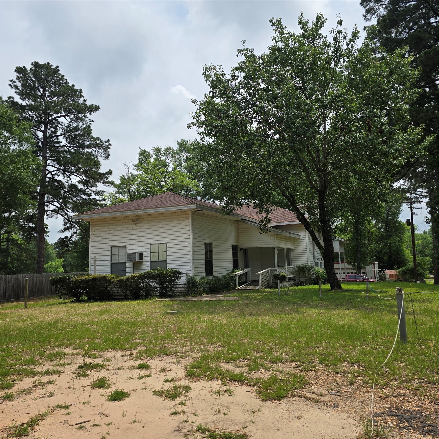 142 Rowe Ln Property Photo 3