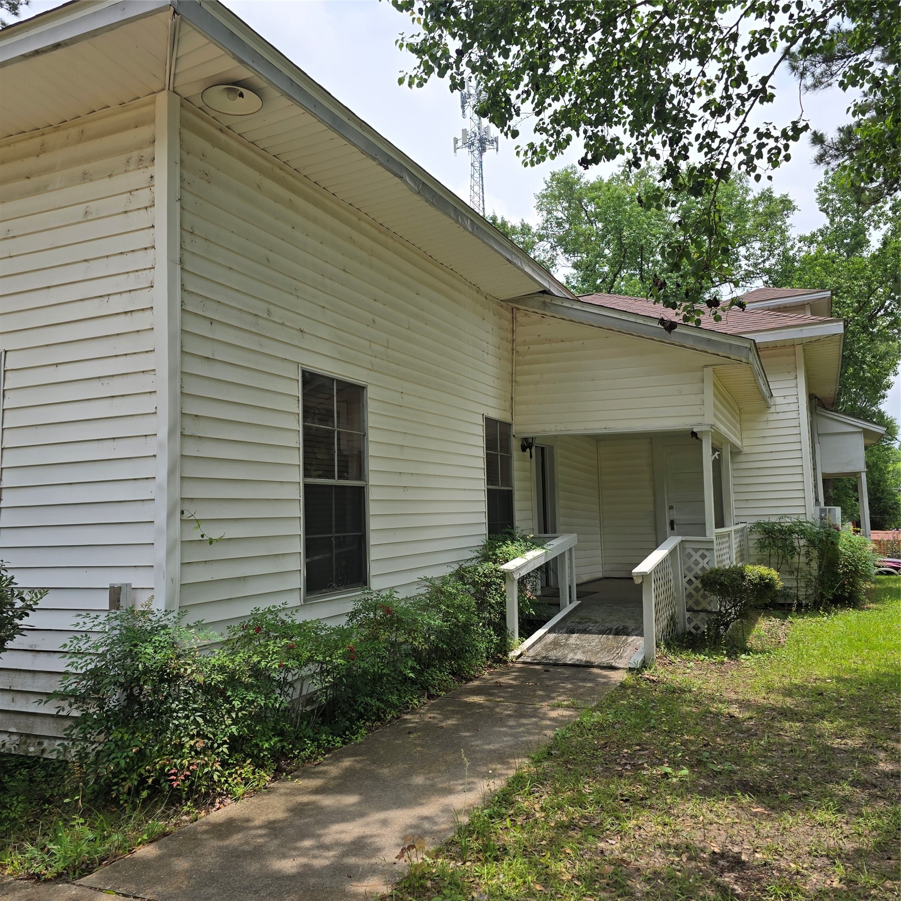 142 Rowe Ln Property Photo 4