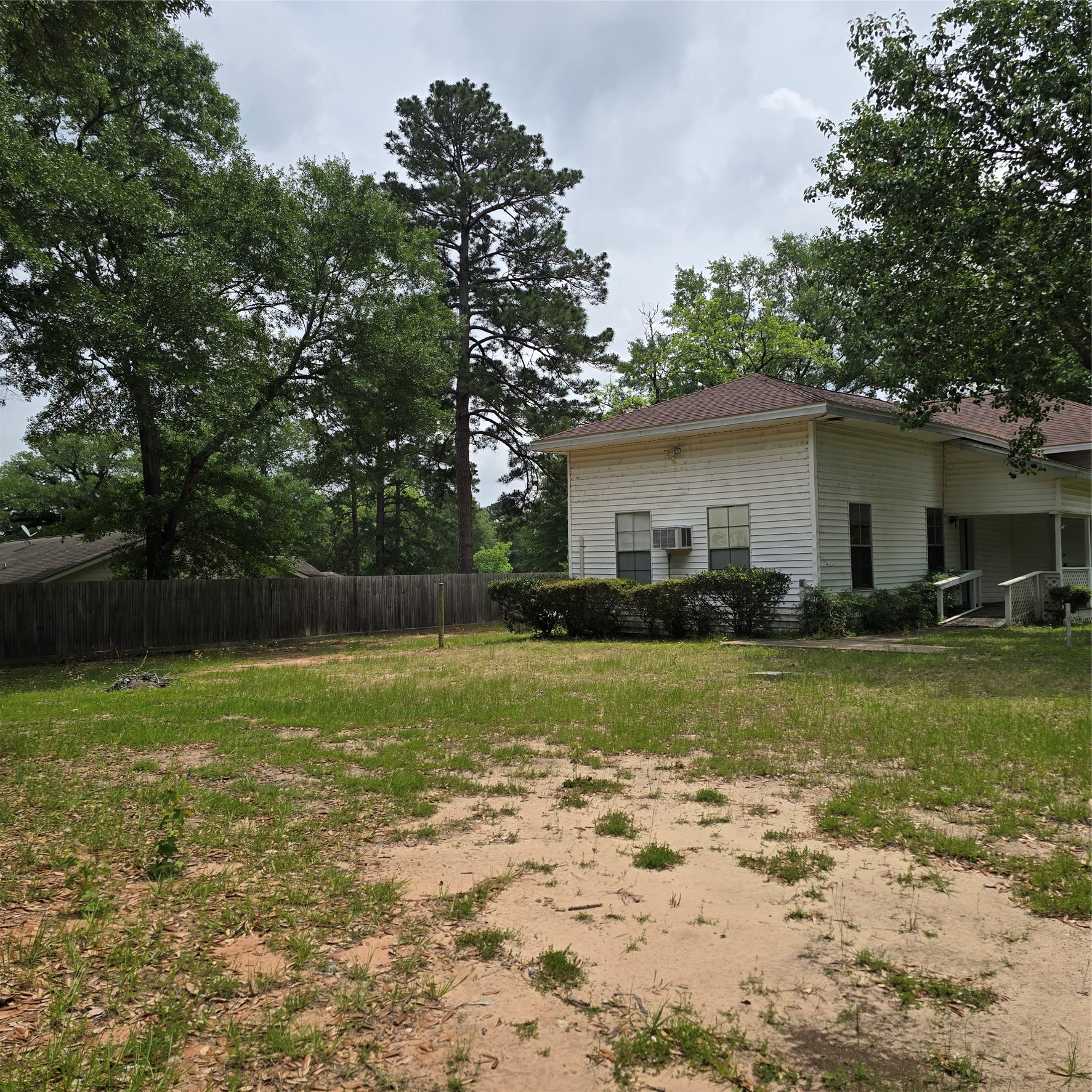 142 Rowe Ln Property Photo 6