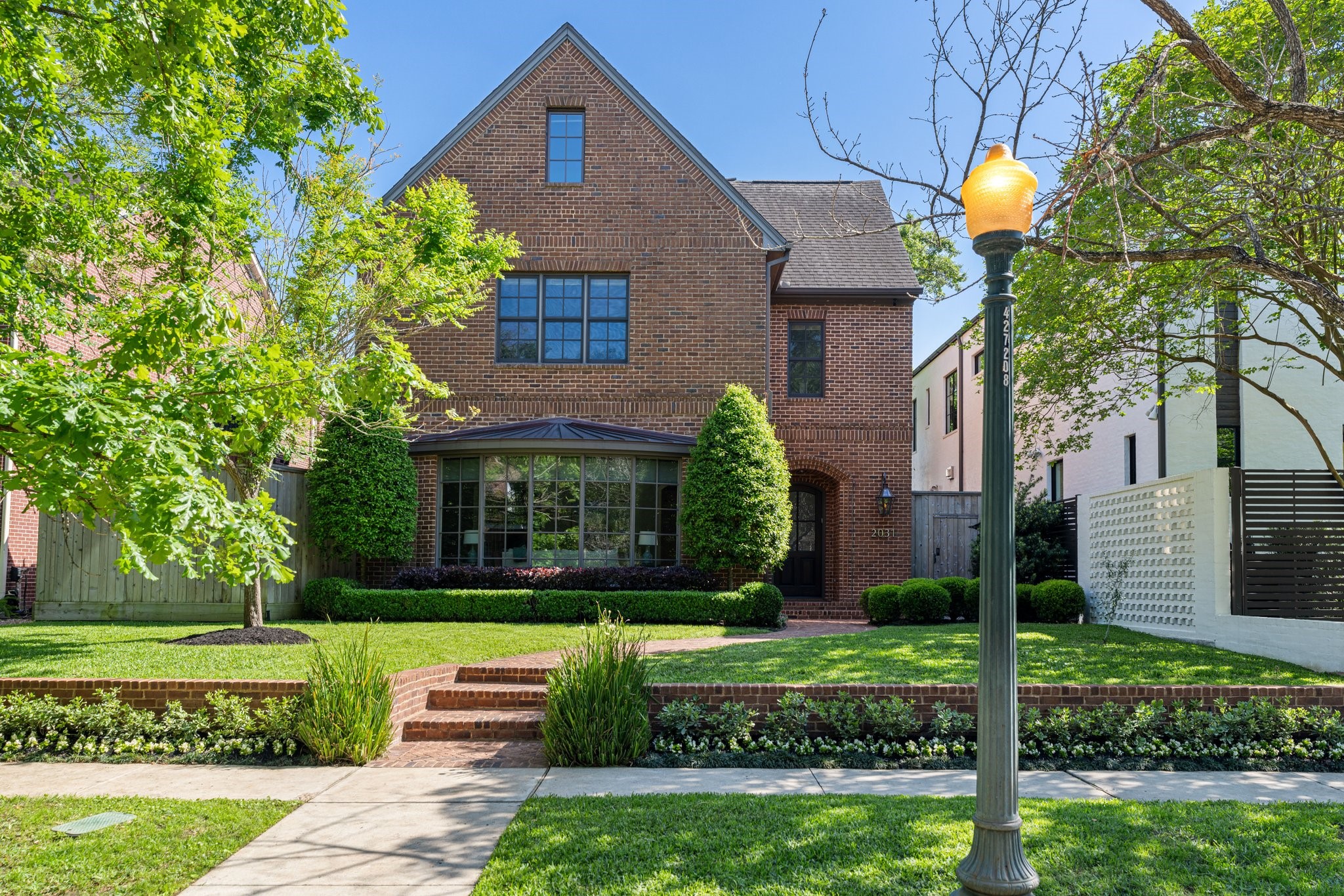 2031 Wroxton Road Property Photo