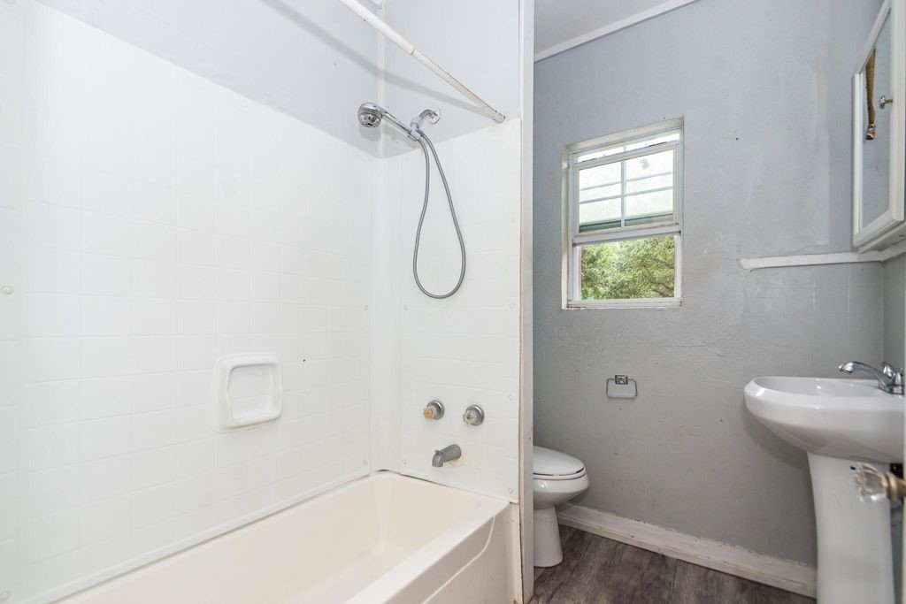 713 W Willis Street Property Photo 9