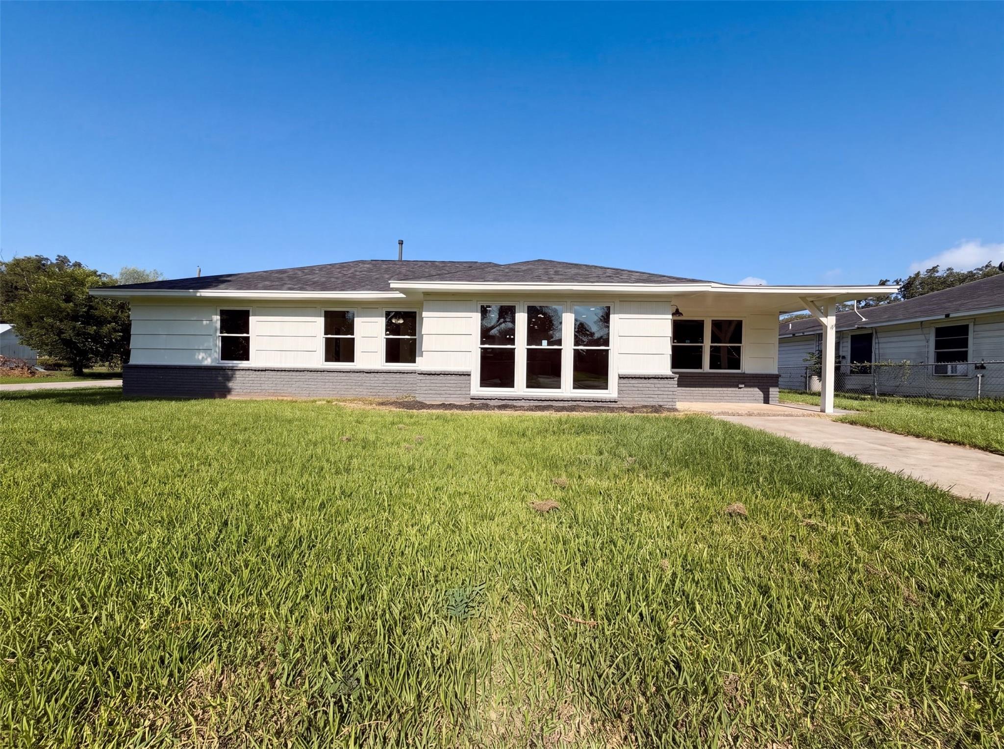 118 S Ringgold Street, West Columbia Tx 77486 Property Photo 1