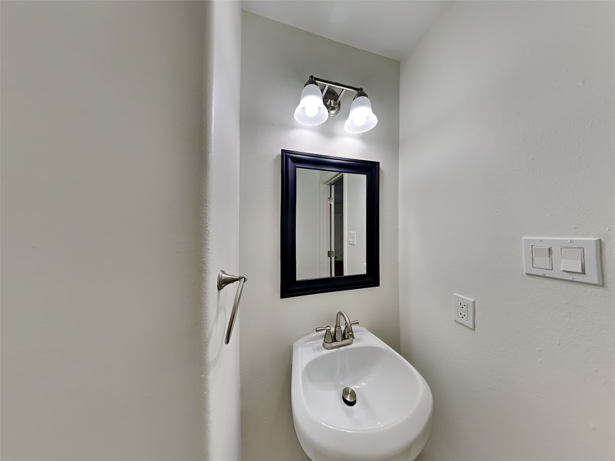 16778 Fallen Timbers Drive Property Photo 6