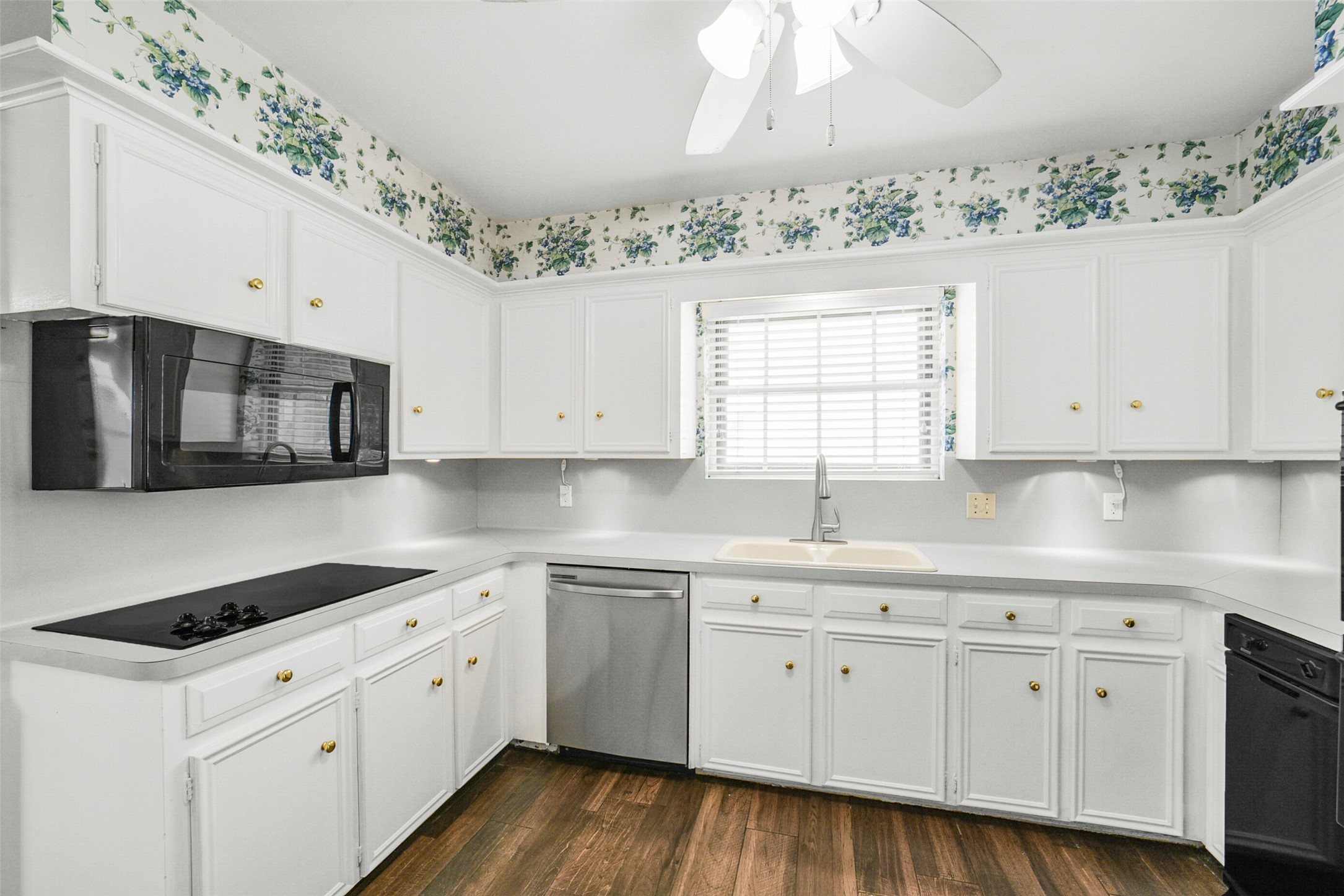 1423 Ash Meadow Drive Property Photo 13
