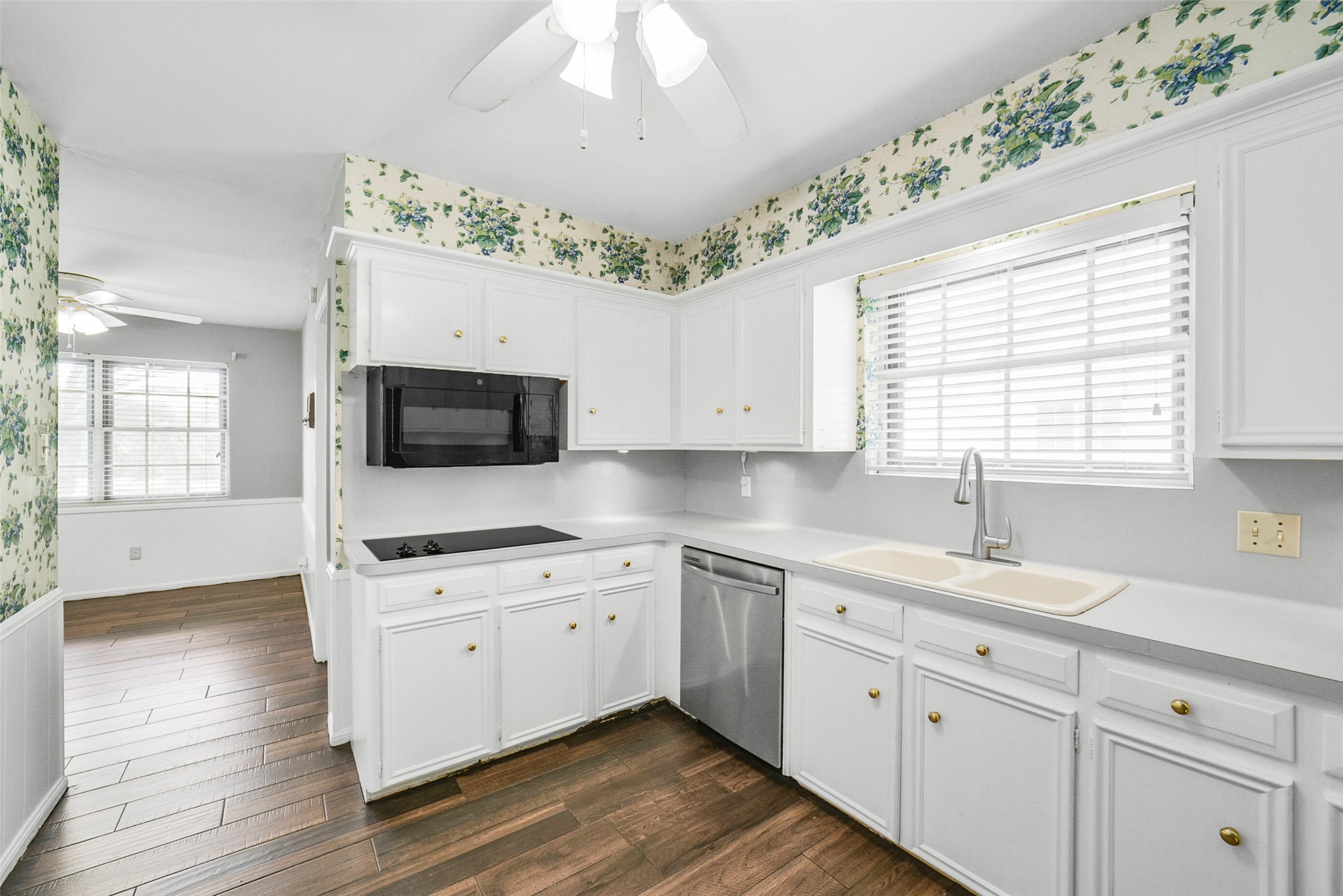 1423 Ash Meadow Drive Property Photo 15