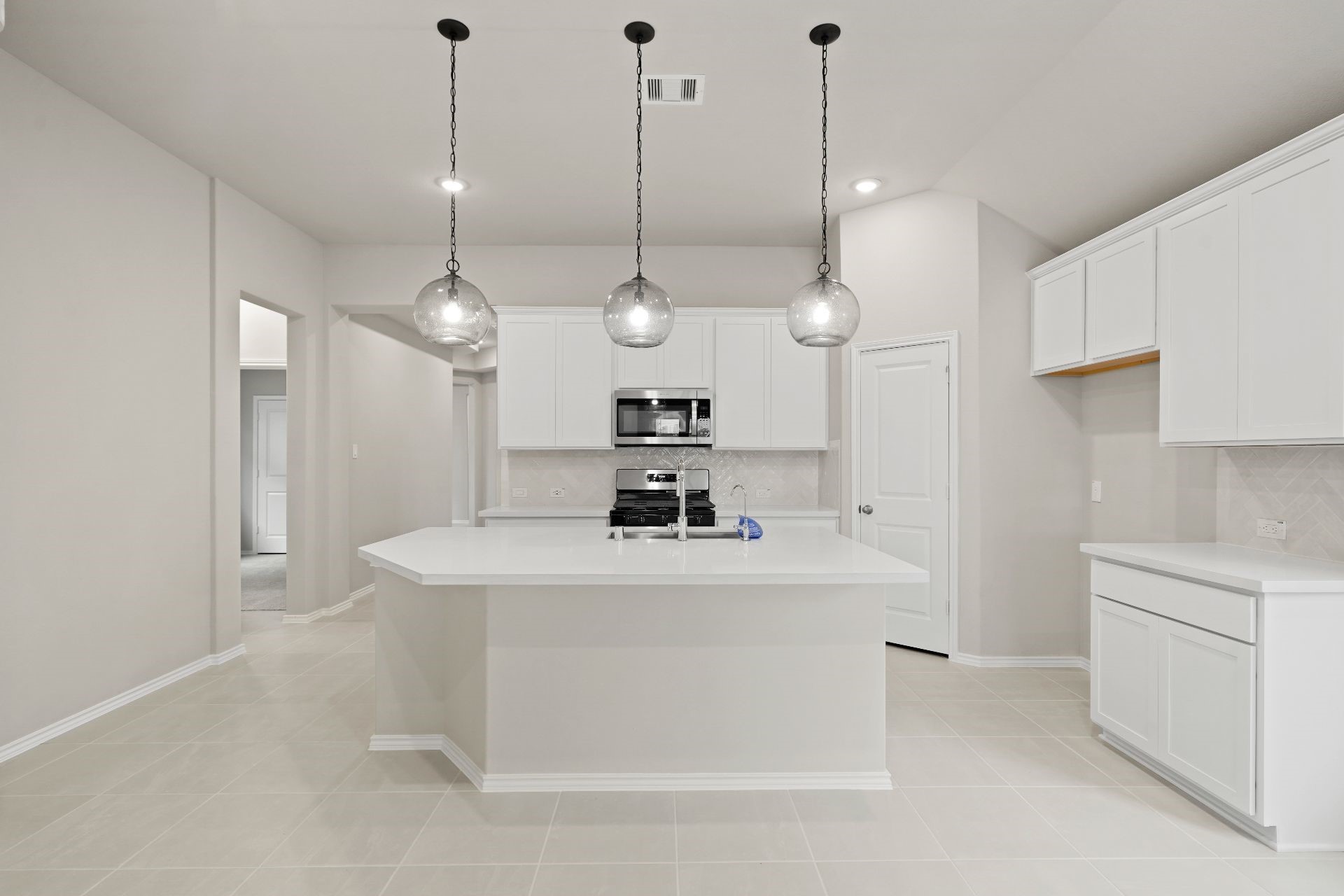 21142 Armstrong County Drive Property Photo 2