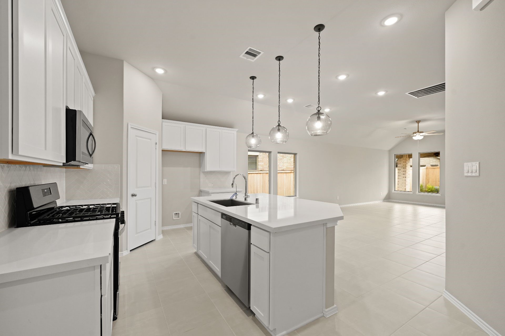 21142 Armstrong County Drive Property Photo 3